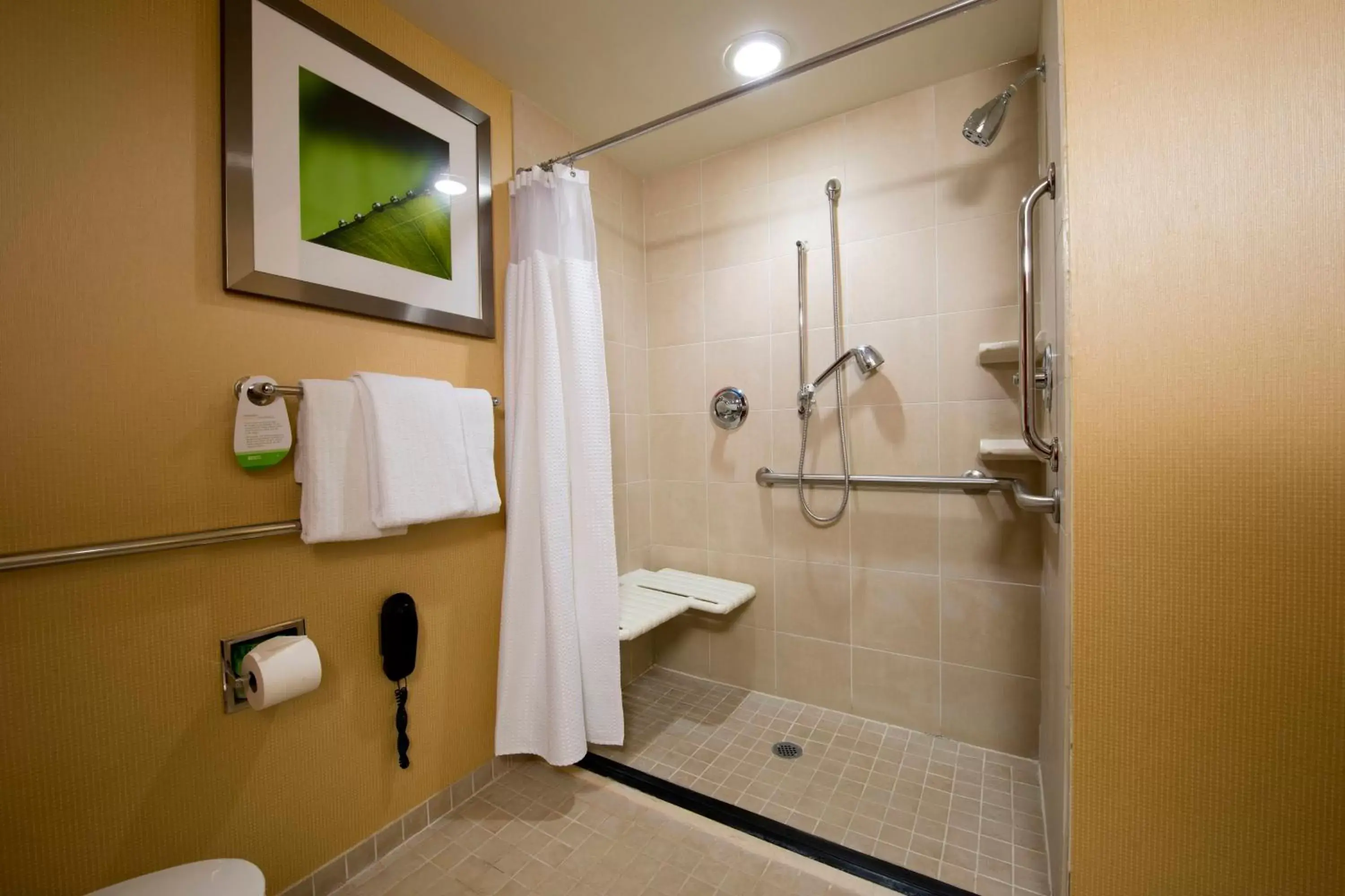 Bathroom in Courtyard by Marriott Mississauga-Airport Corporate Centre West