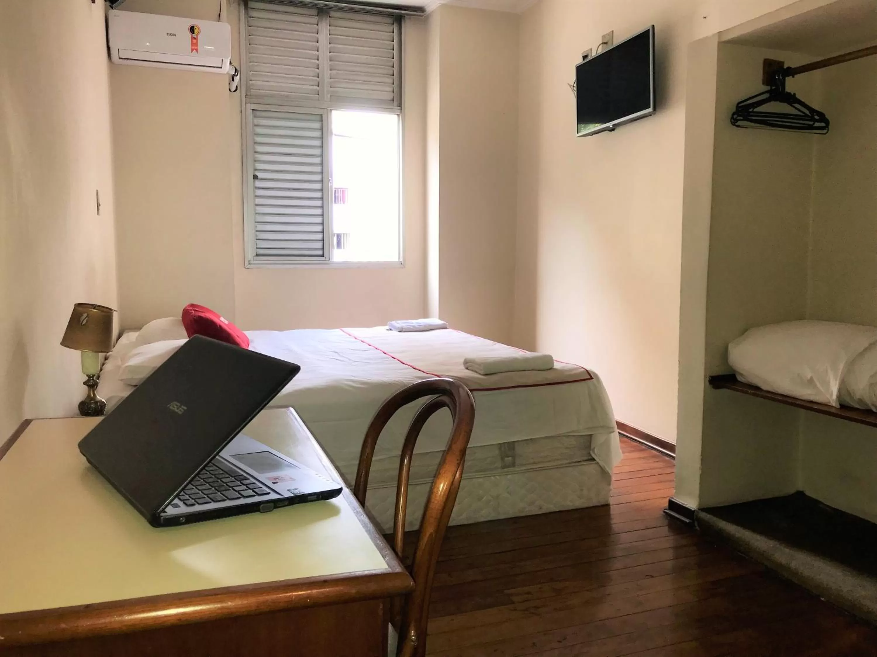 Bedroom, Bed in Hotel São Jorge São Paulo - Próximo a 25 de março, região do Brás, fácil acesso ao Expo Center Norte e Mercado Municipal SP