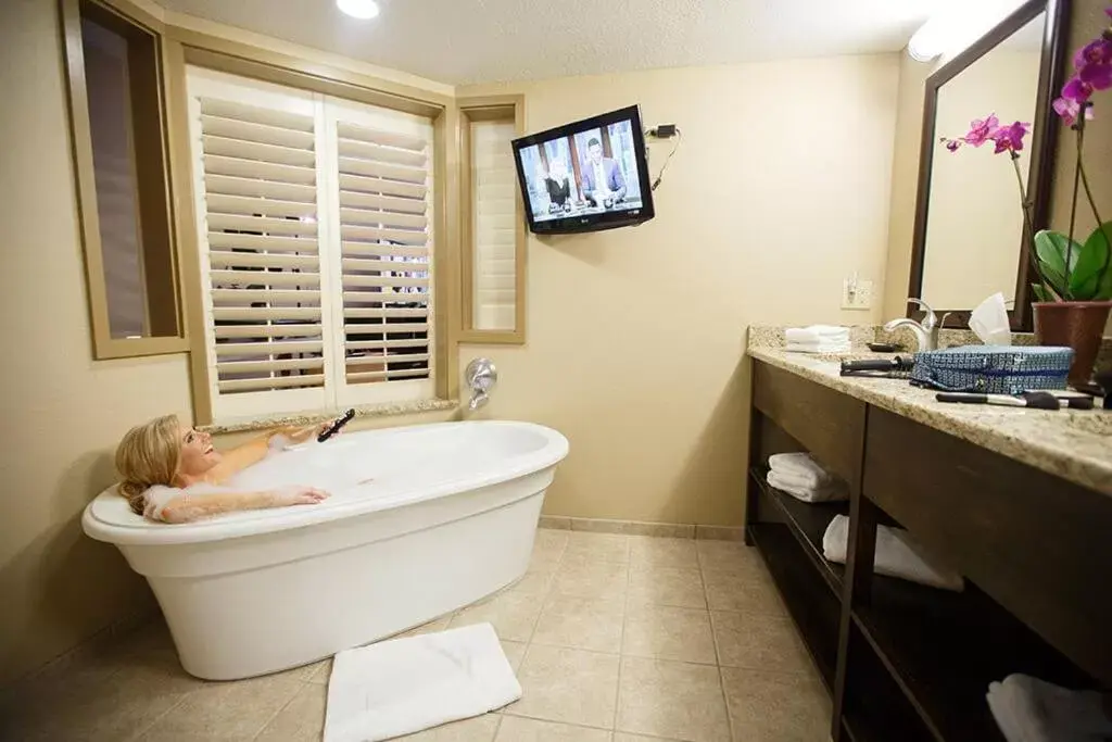 Bathroom in Greystone Lodge on the River