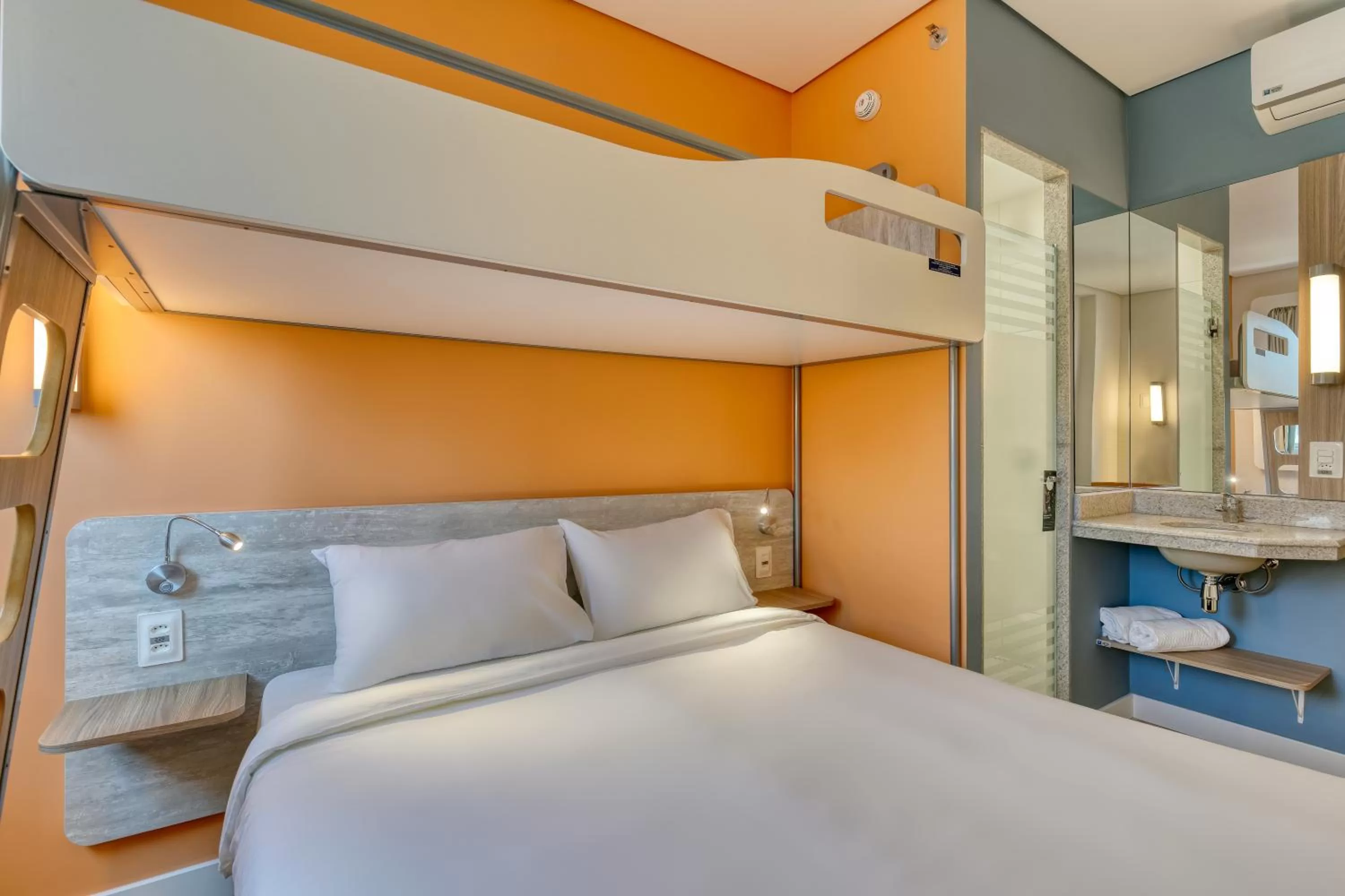 Bedroom, Bed in ibis budget BH Savassi