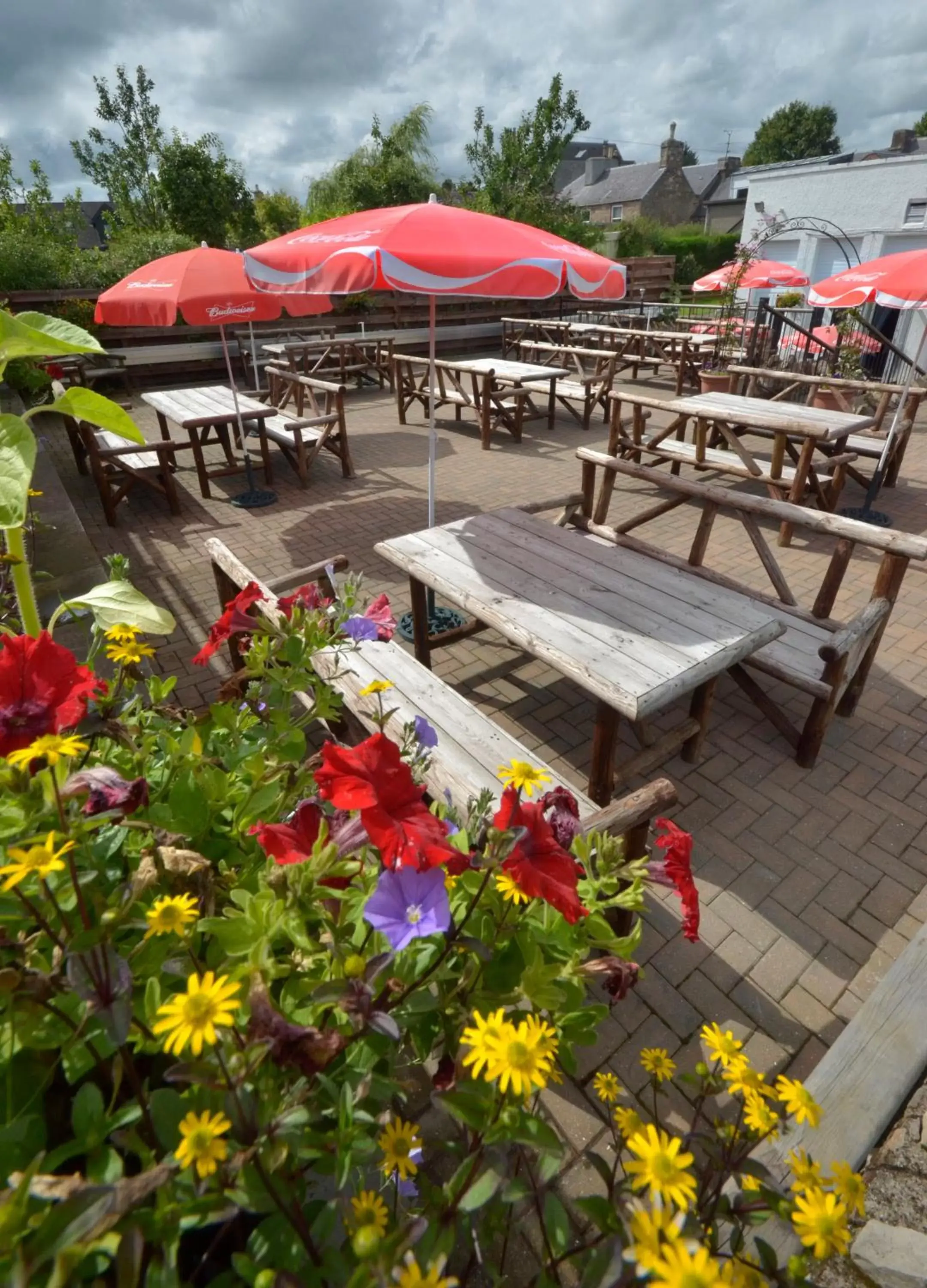 Patio in Auld Cross Keys Inn