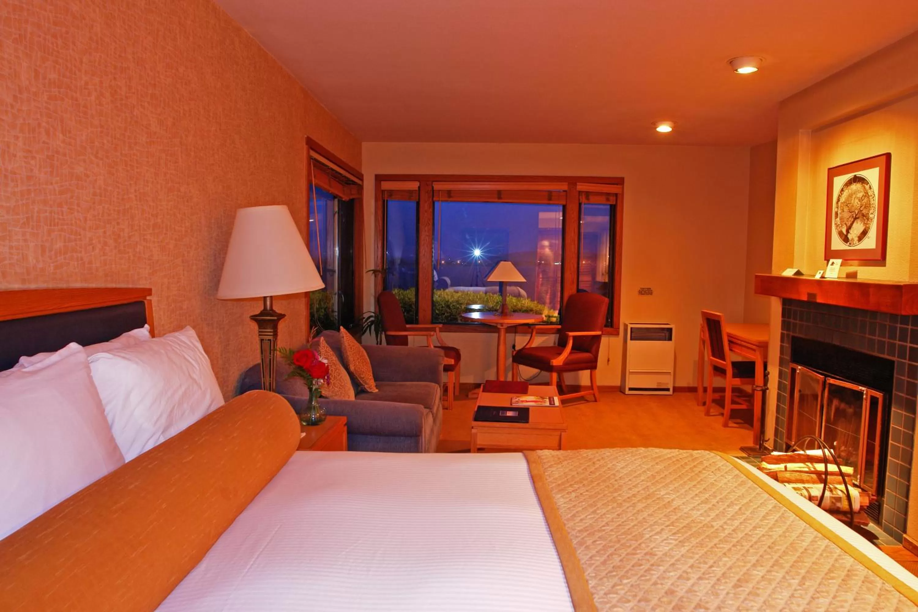 Photo of the whole room, Bed in The Inn at the Tides