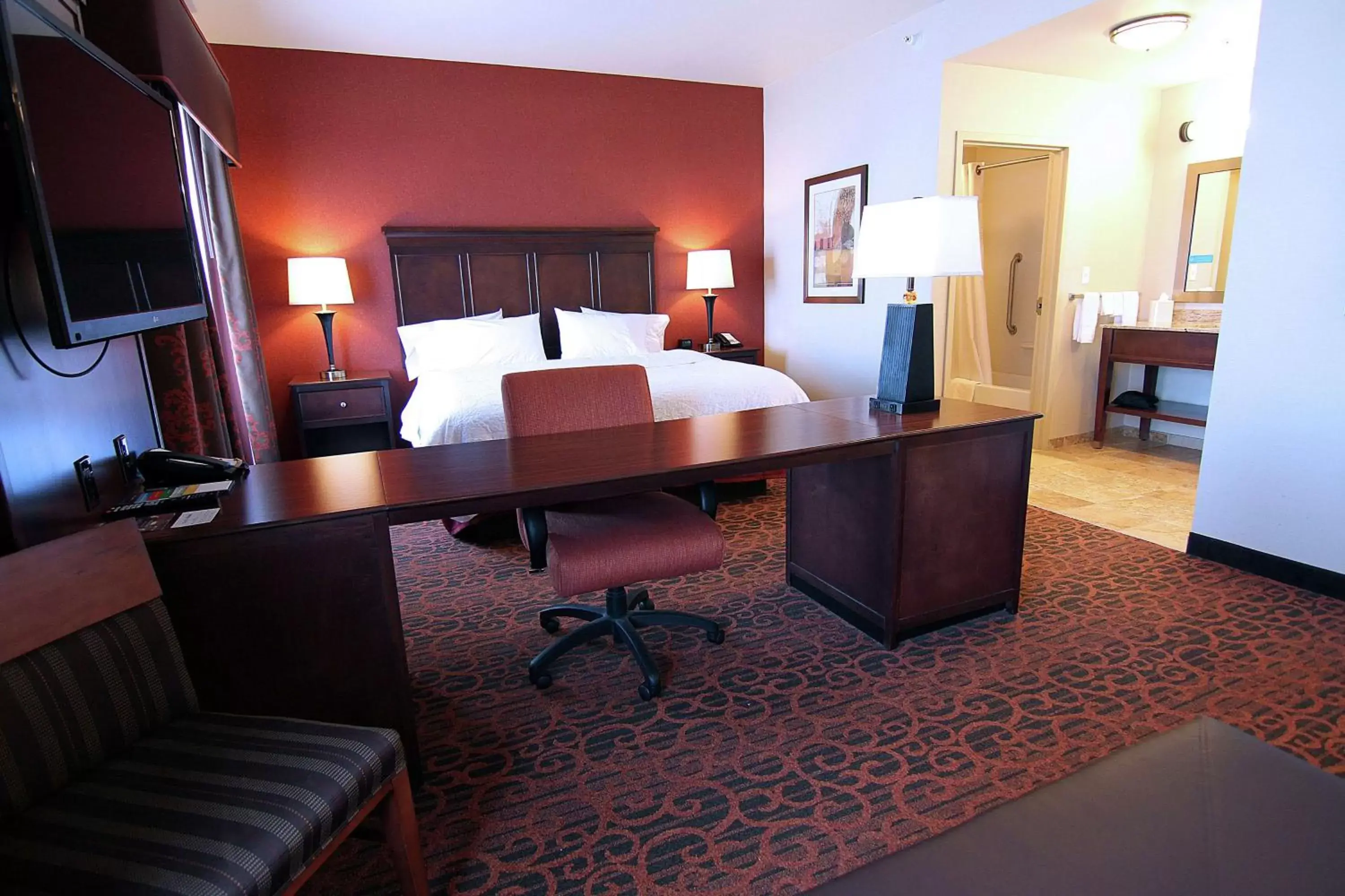 Bedroom, Bed in Hampton Inn & Suites Grand Forks