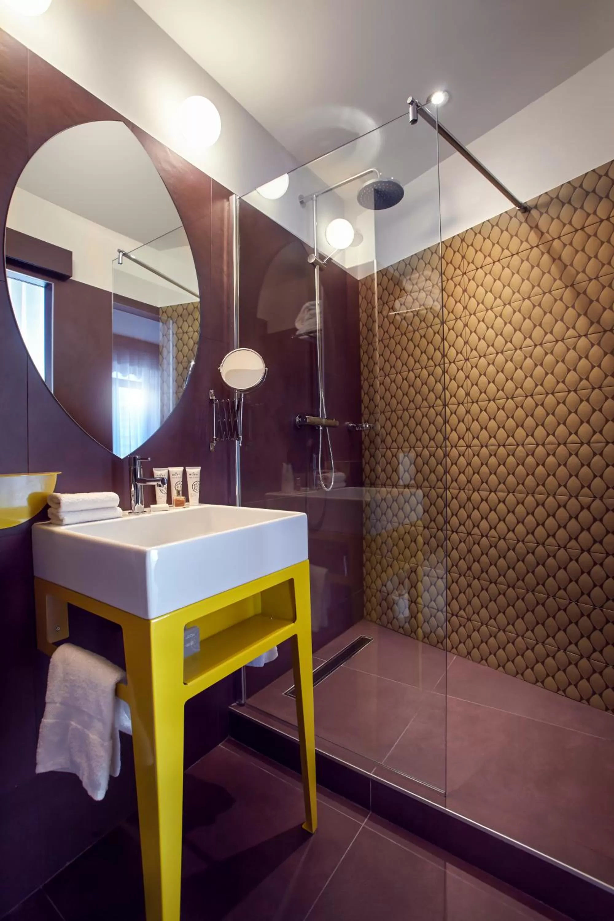 Shower in Grand Hôtel du Midi Montpellier - Opéra Comédie