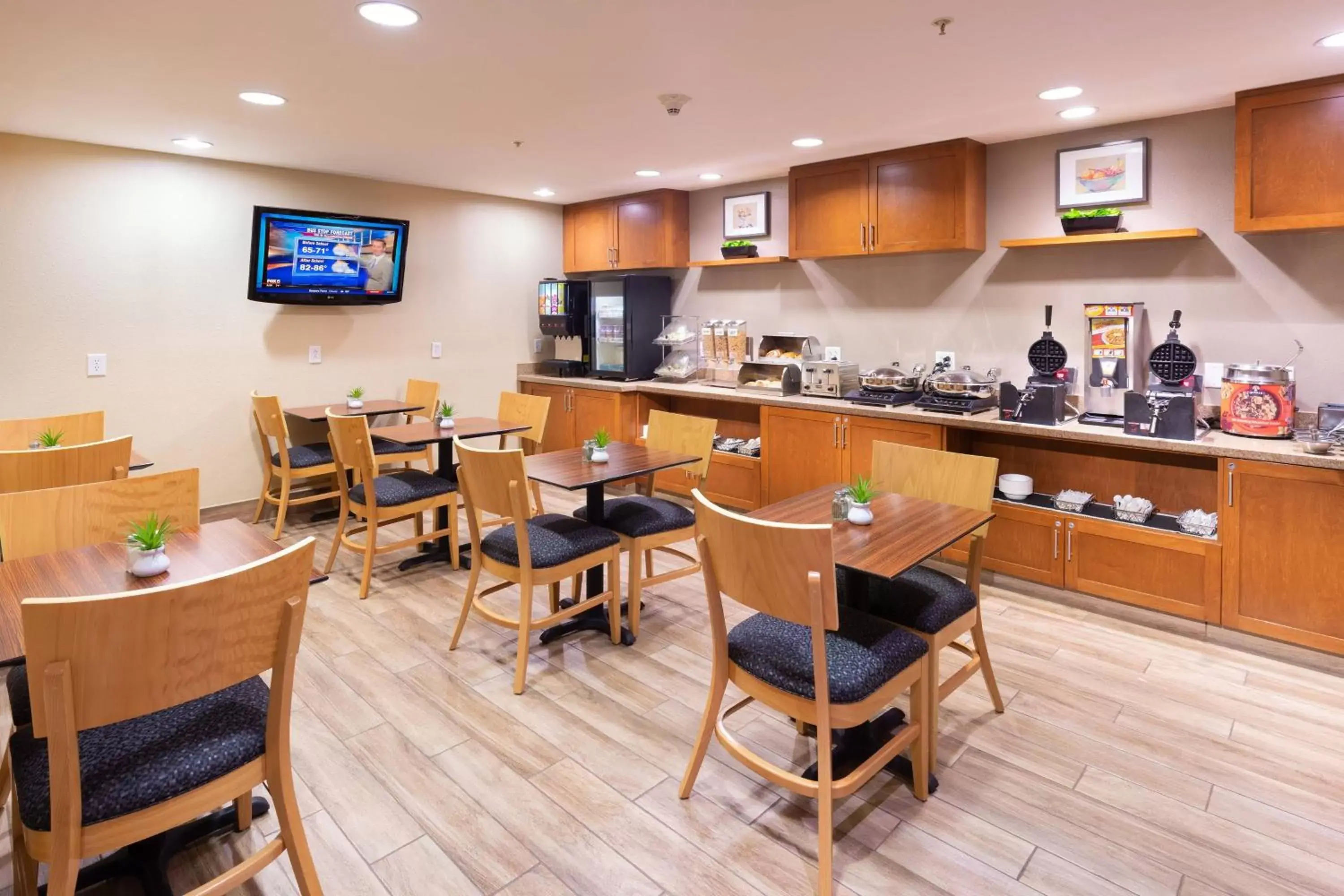 Breakfast, Restaurant/Places to Eat in TownePlace Suites Bowie Town Center