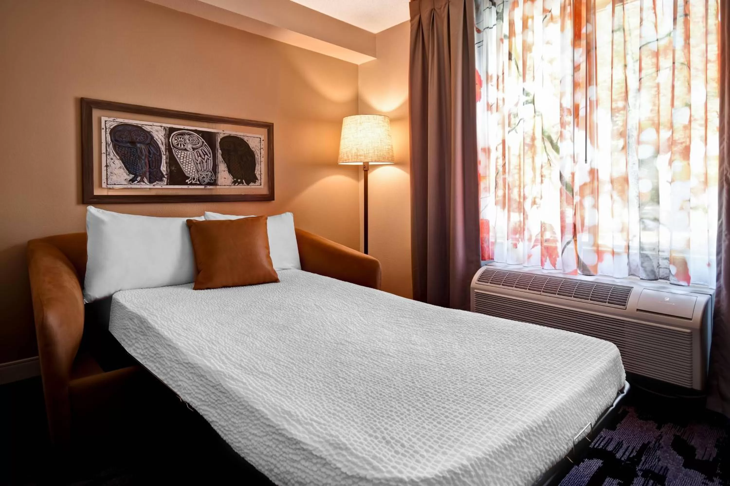 Photo of the whole room, Bed in Fairfield Inn & Suites by Marriott Atlanta Kennesaw