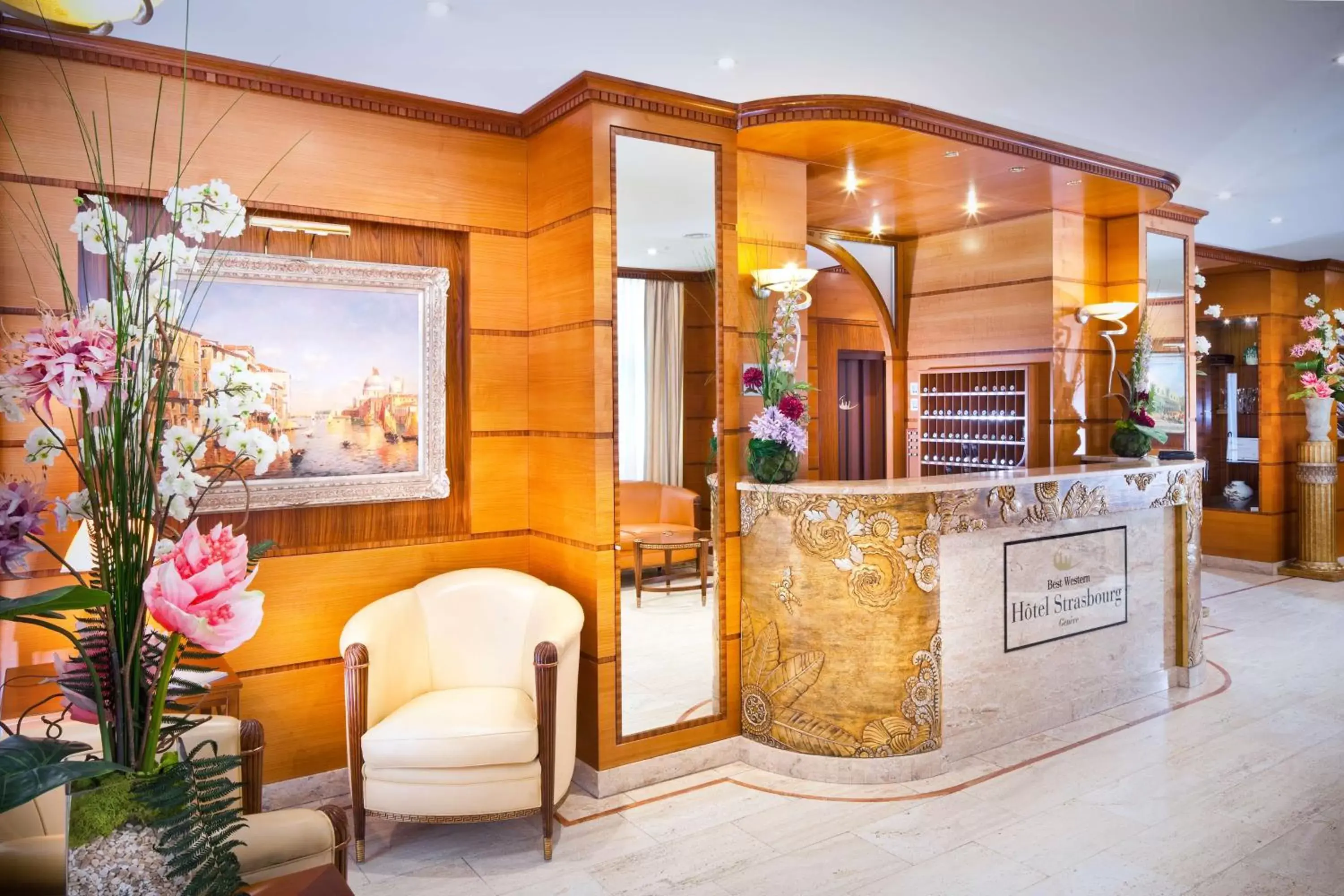 Lobby or reception in Hotel Strasbourg Lobby or reception in Hotel Strasbourg