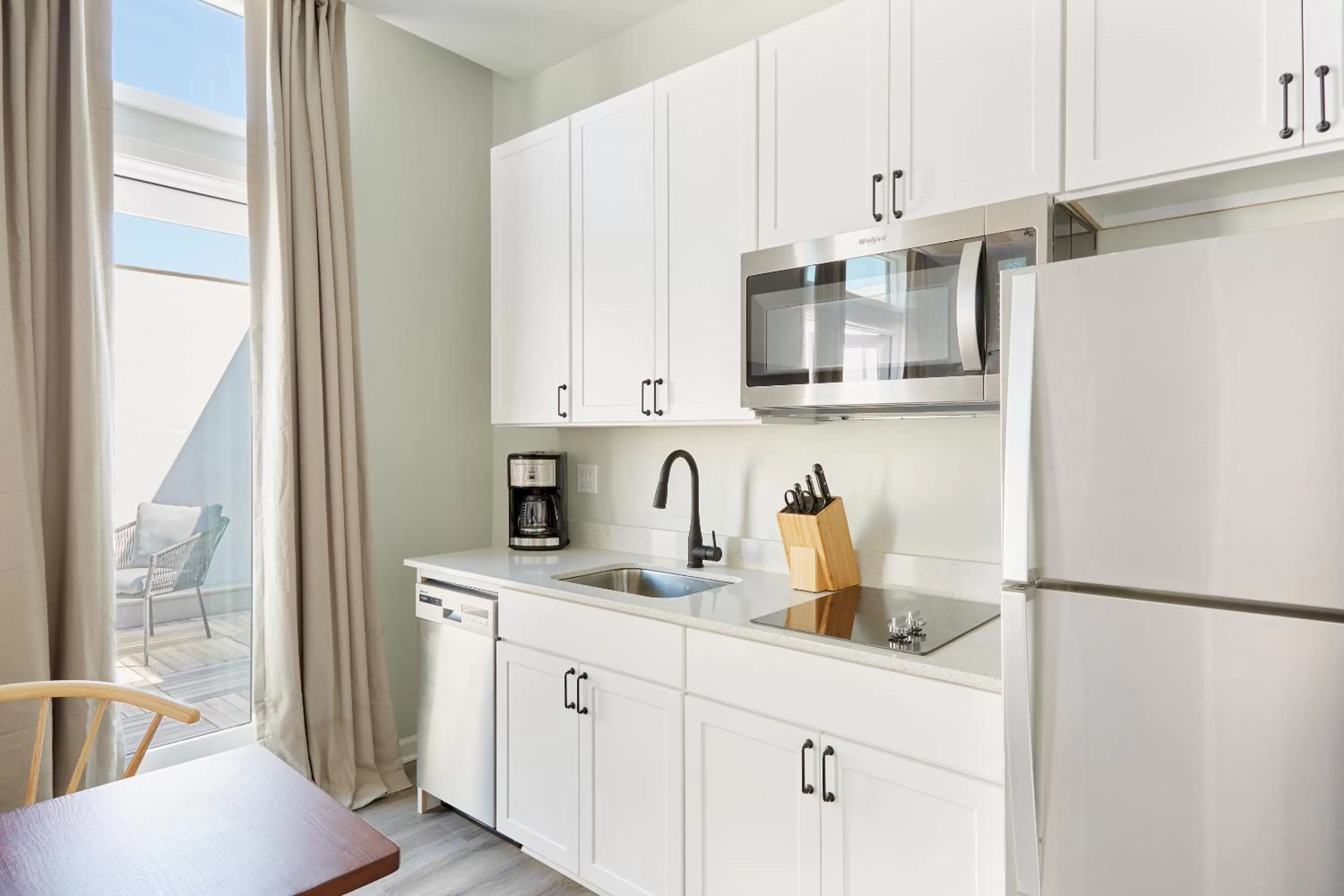 Living room, Kitchen/Kitchenette in Sonder at The Promenade