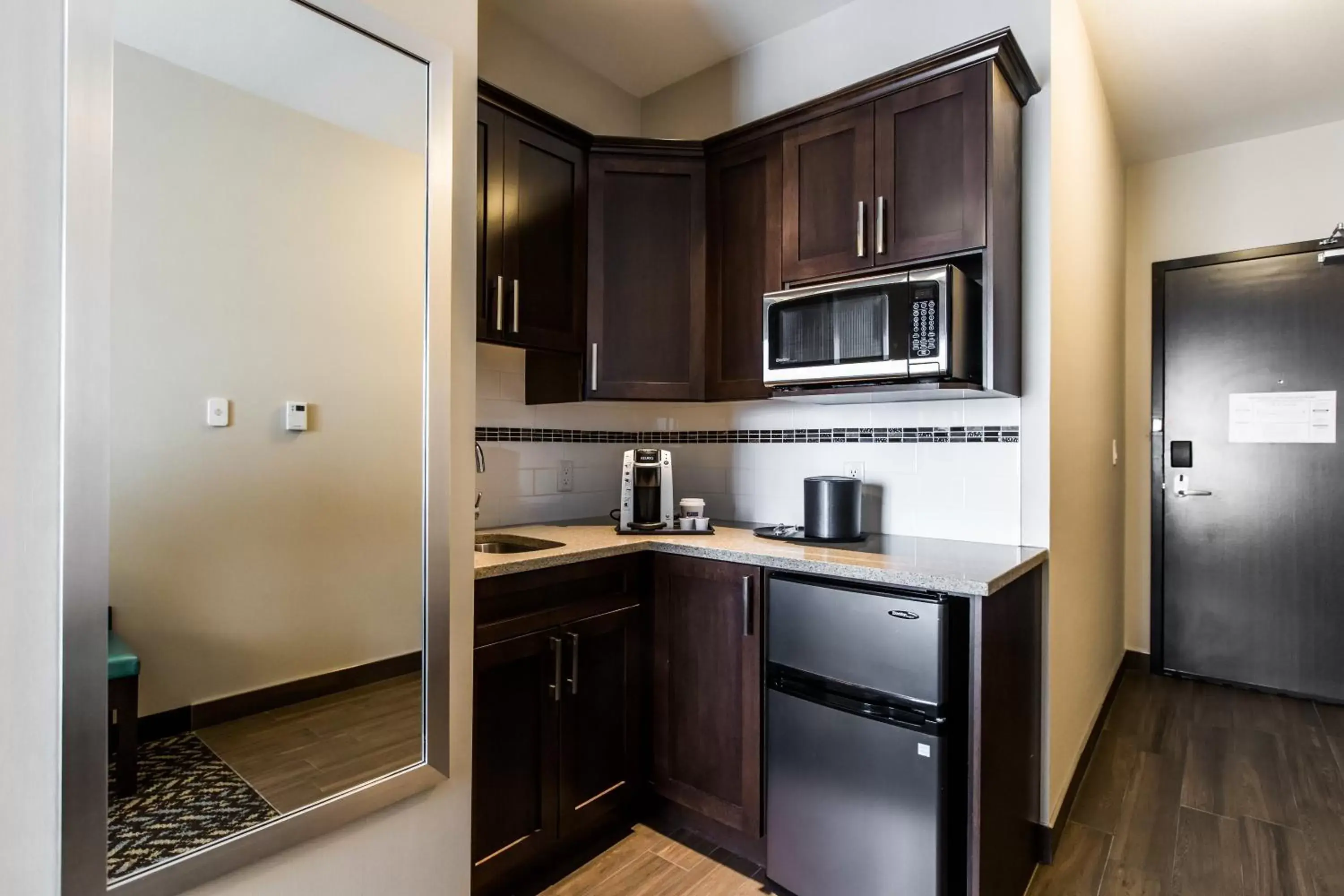 Photo of the whole room, Kitchen/Kitchenette in Holiday Inn Express & Suites Spruce Grove - Stony Plain, an IHG Hotel