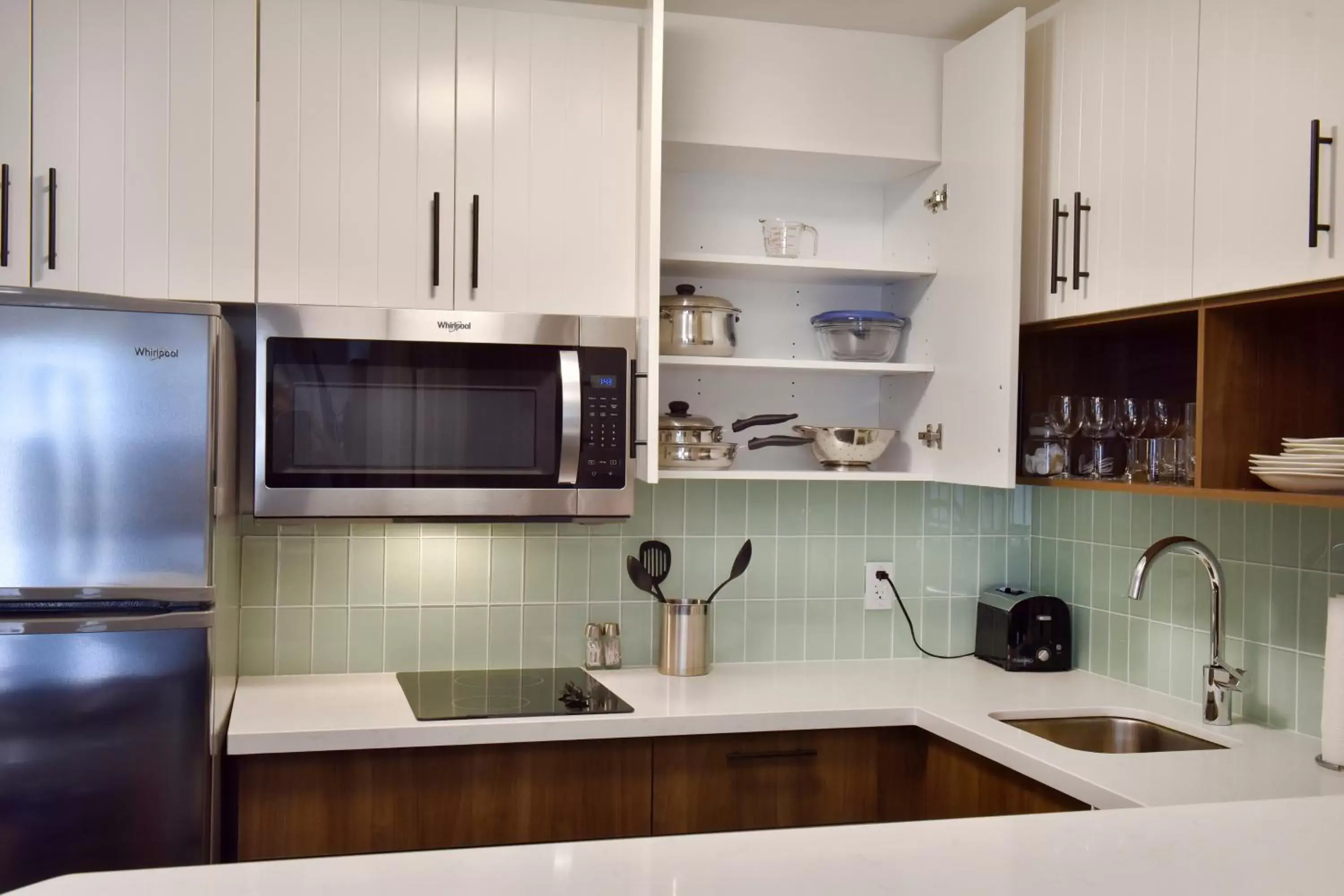 Kitchen or kitchenette, Kitchen/Kitchenette in Staybridge Suites - Waterloo - St. Jacobs Area