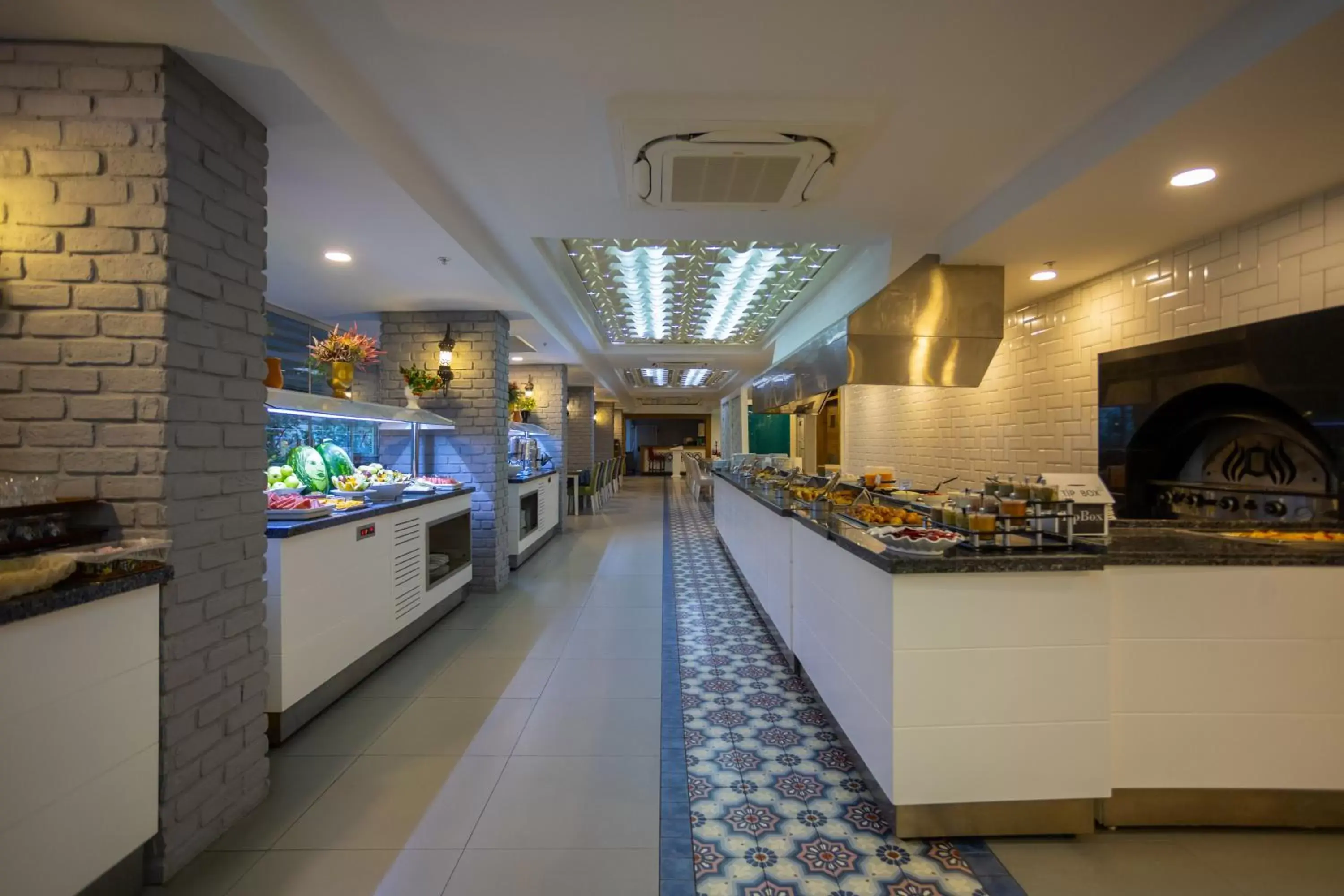 Buffet breakfast, Restaurant/Places to Eat in Best Western Plus Khan Hotel