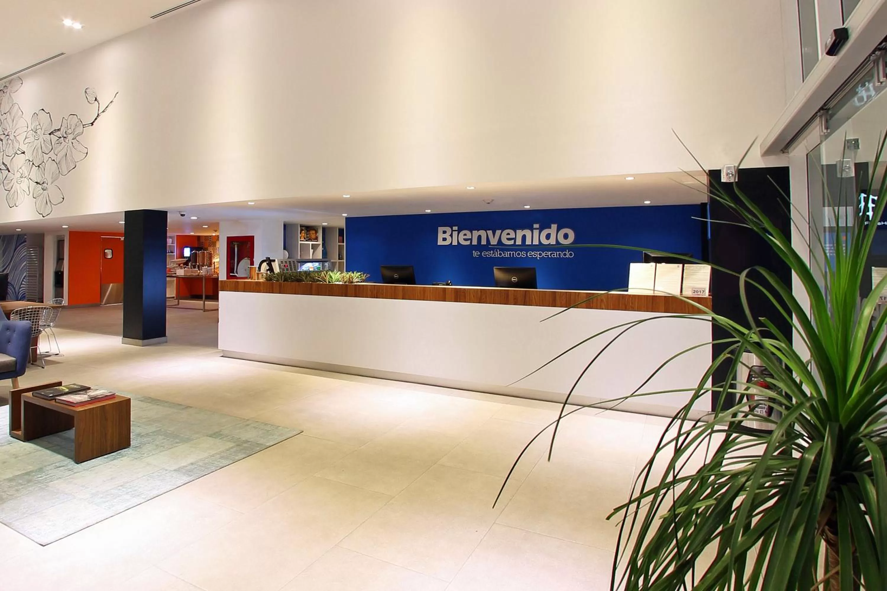 Lobby or reception in One Cuautitlan