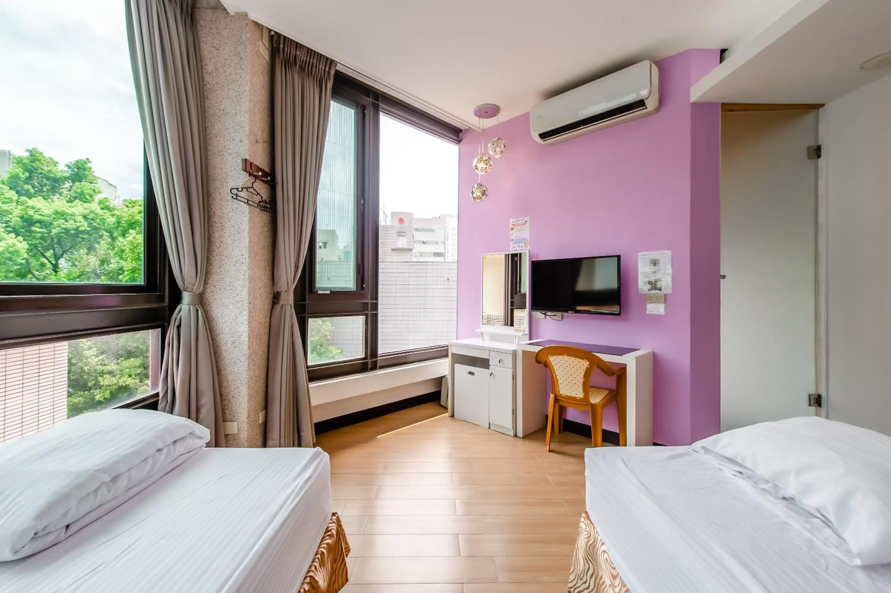 Photo of the whole room, Bed in lightness Station Inn Photo of the whole room, Bed in lightness Station Inn