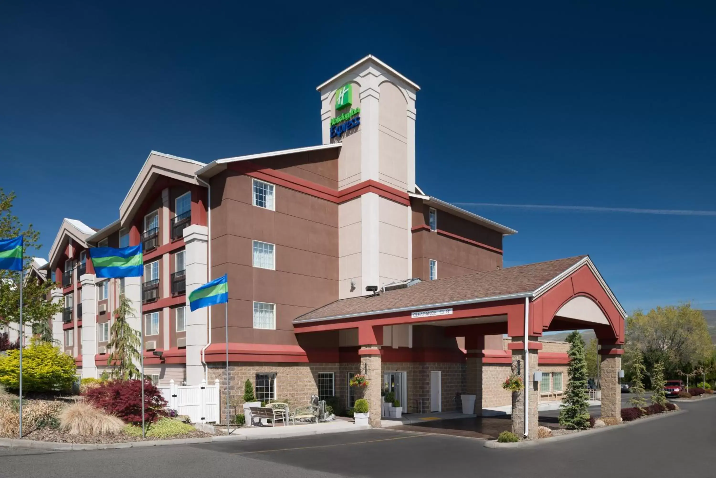 Property Building in Holiday Inn Express Wenatchee, an IHG Hotel