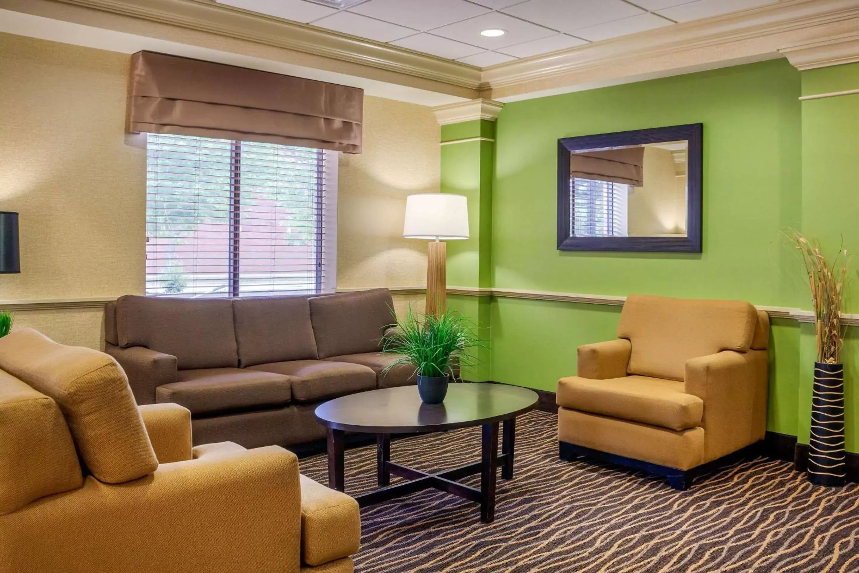 Lobby or reception, Seating Area in Sleep Inn & Suites Airport Milwaukee