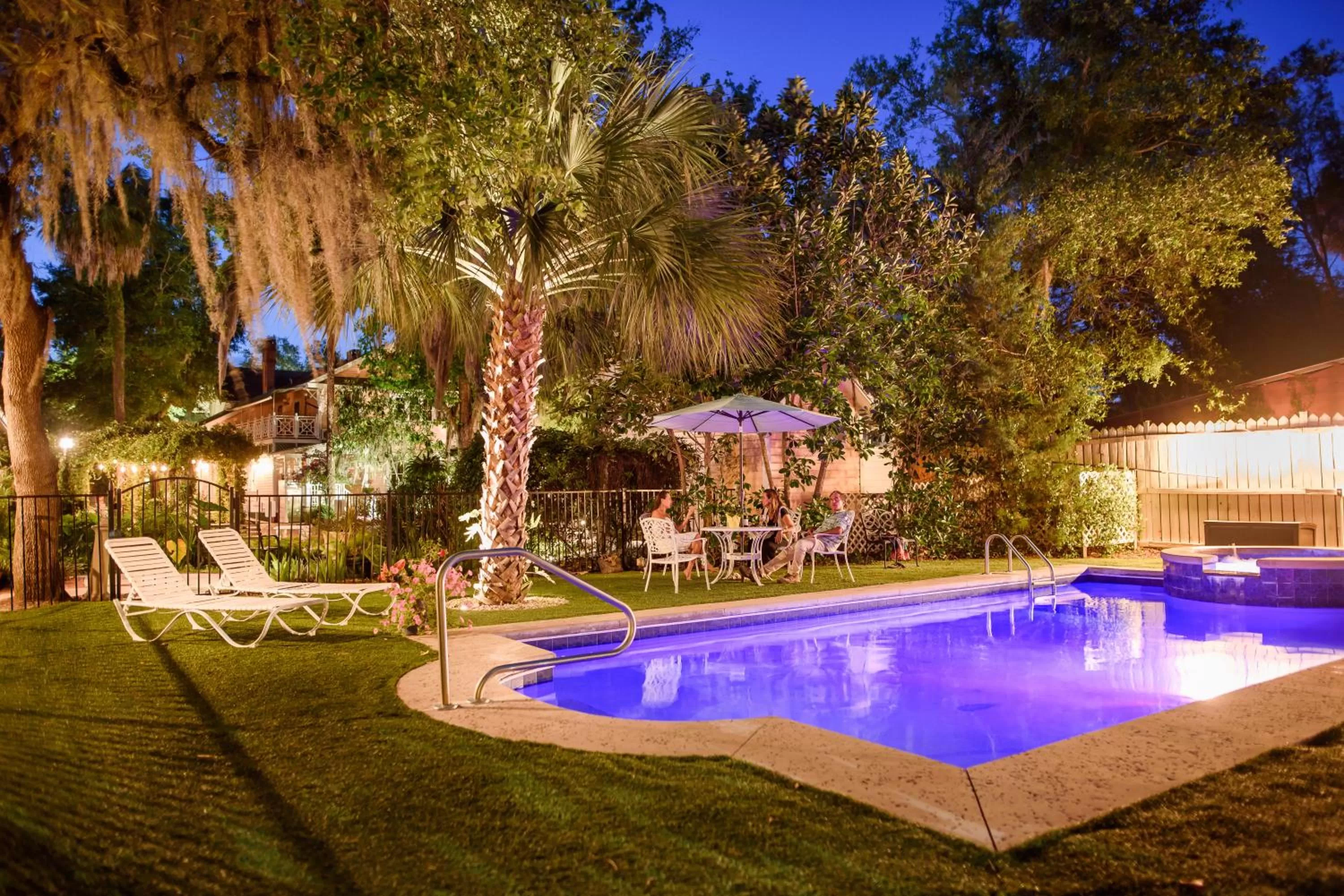Swimming pool in Sweetwater Branch Inn