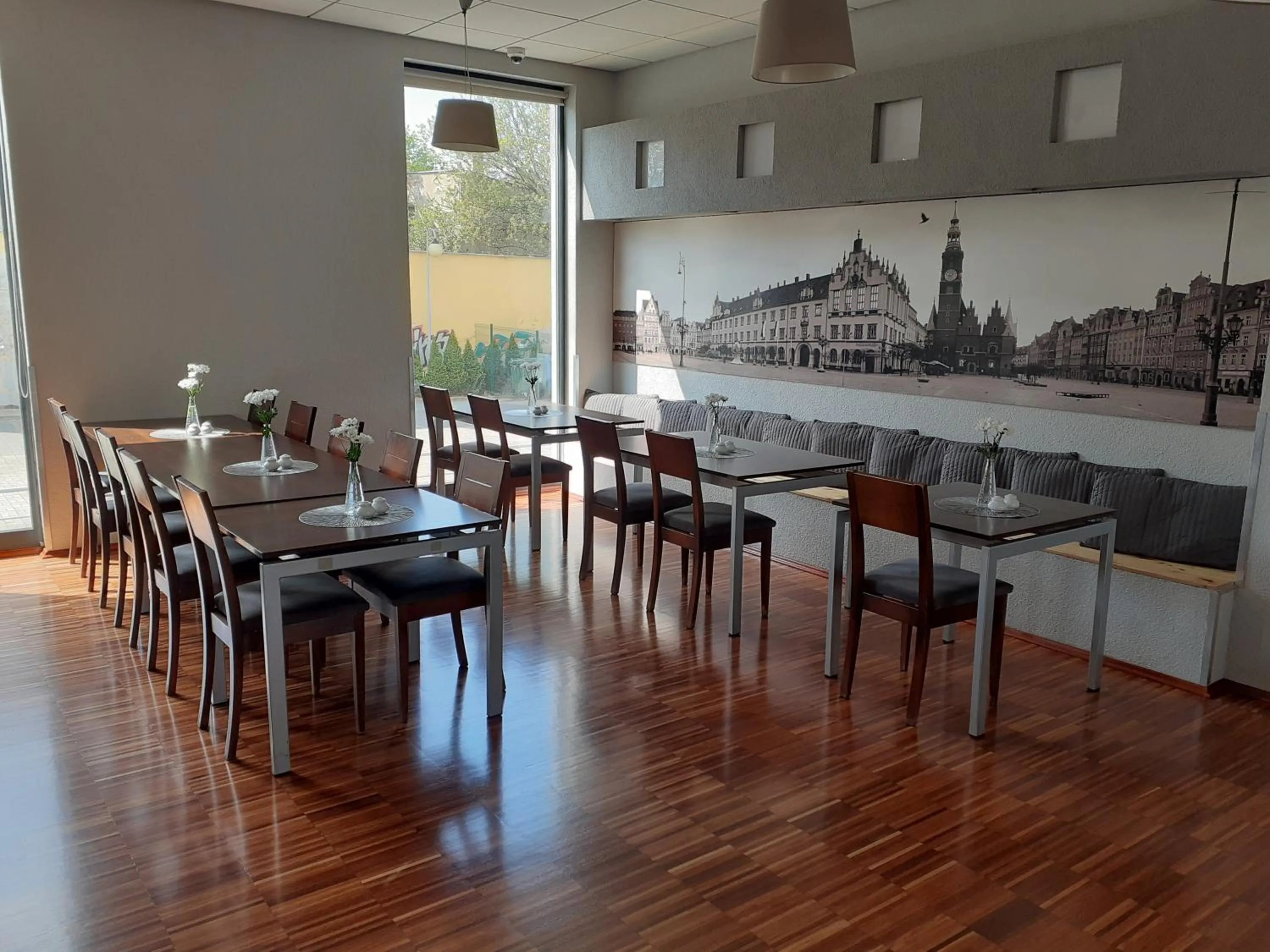 Restaurant/places to eat in Weiser Hotel