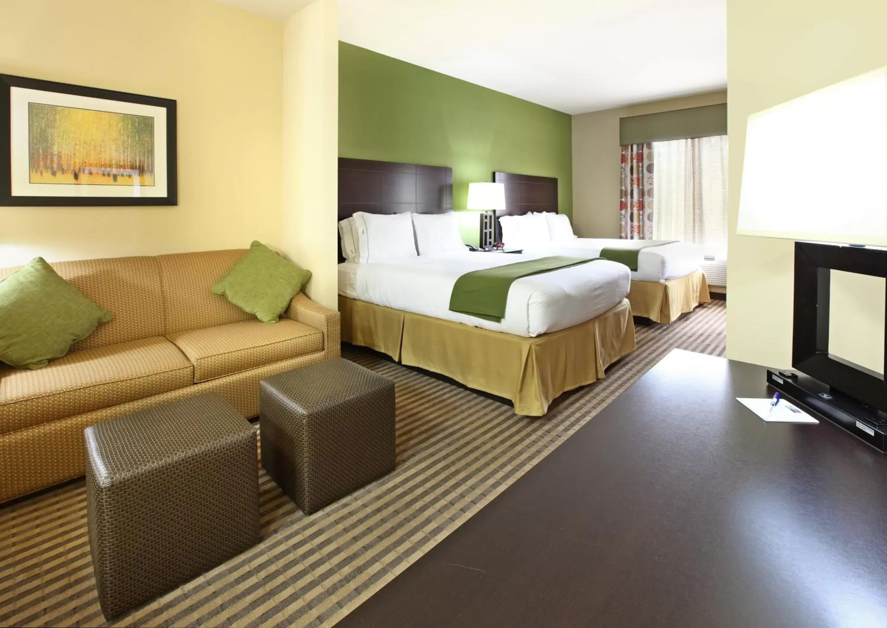 Bedroom in Holiday Inn Express & Suites Maumelle, an IHG Hotel