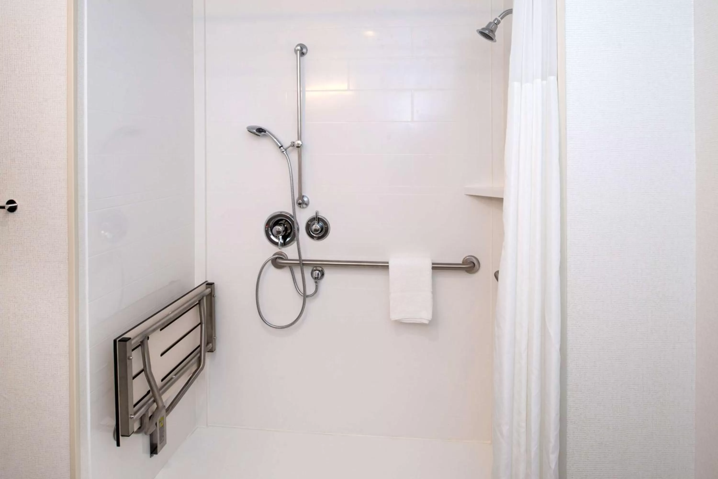 Shower in Hampton Inn & Suites Buena Park