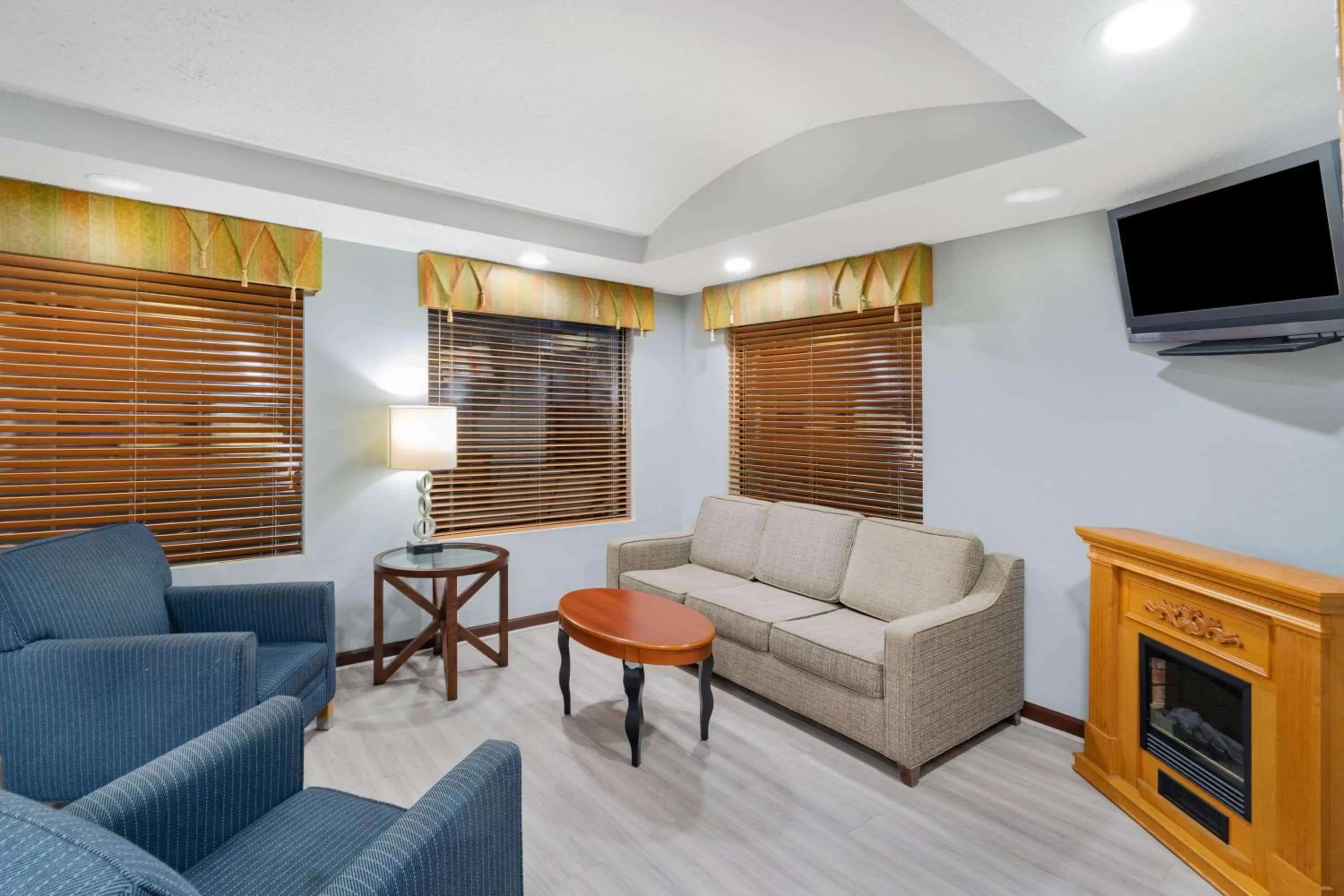 Lobby or reception in Baymont by Wyndham Hinesville Fort Stewart Area