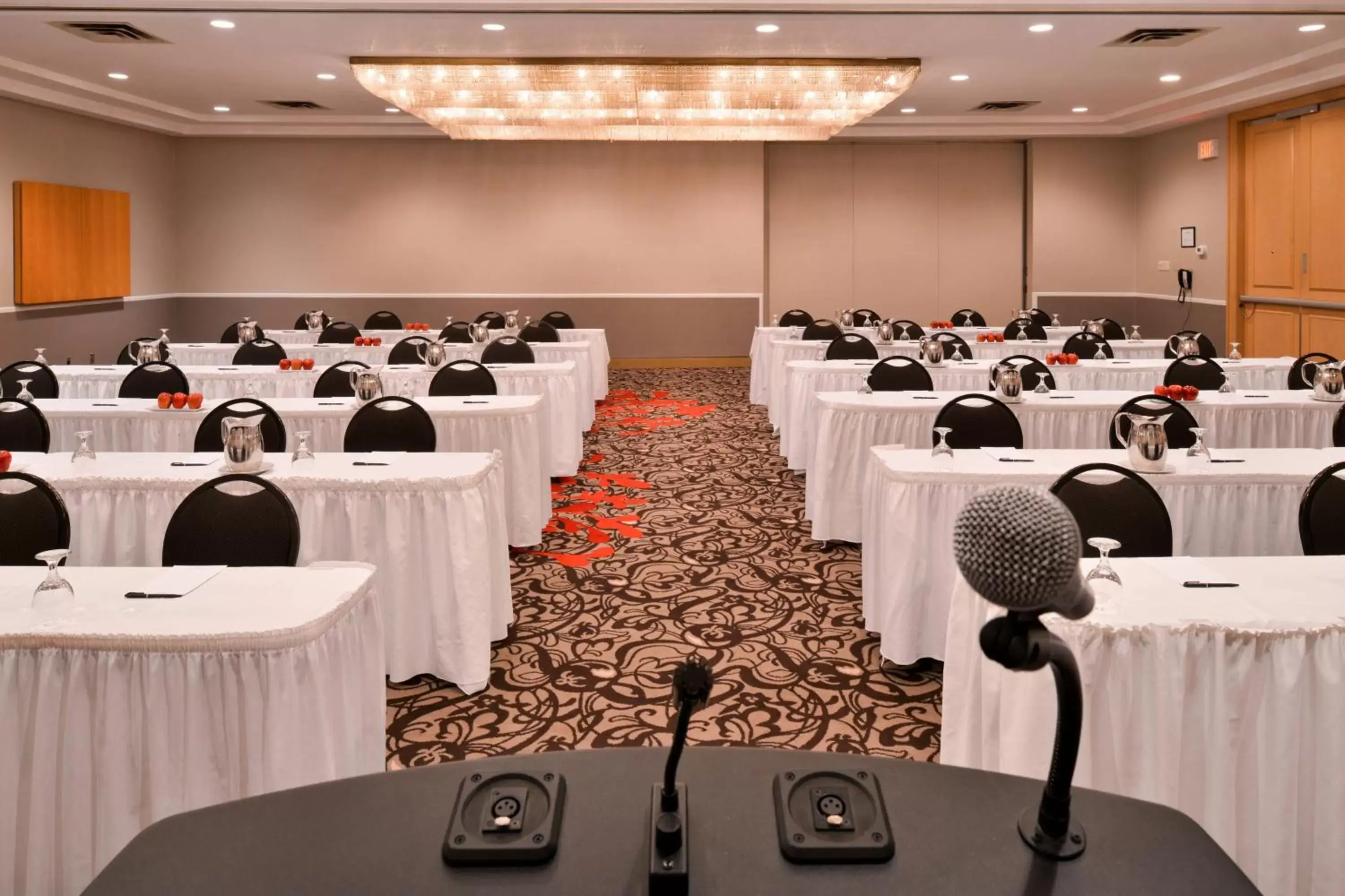 Meeting/conference room in Delta Hotels by Marriott Regina