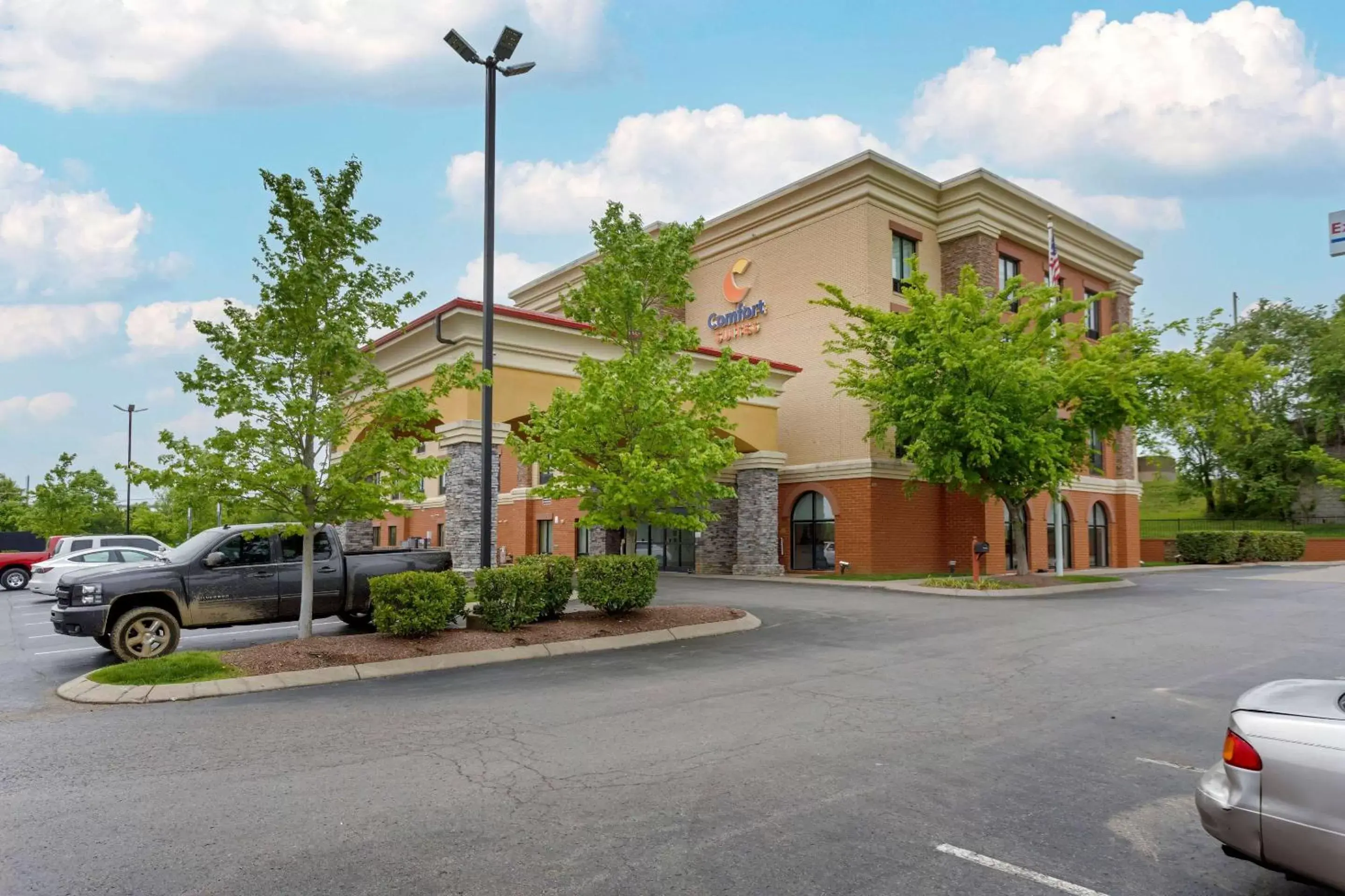 Property Building in Comfort Suites Mt. Juliet-Nashville Area