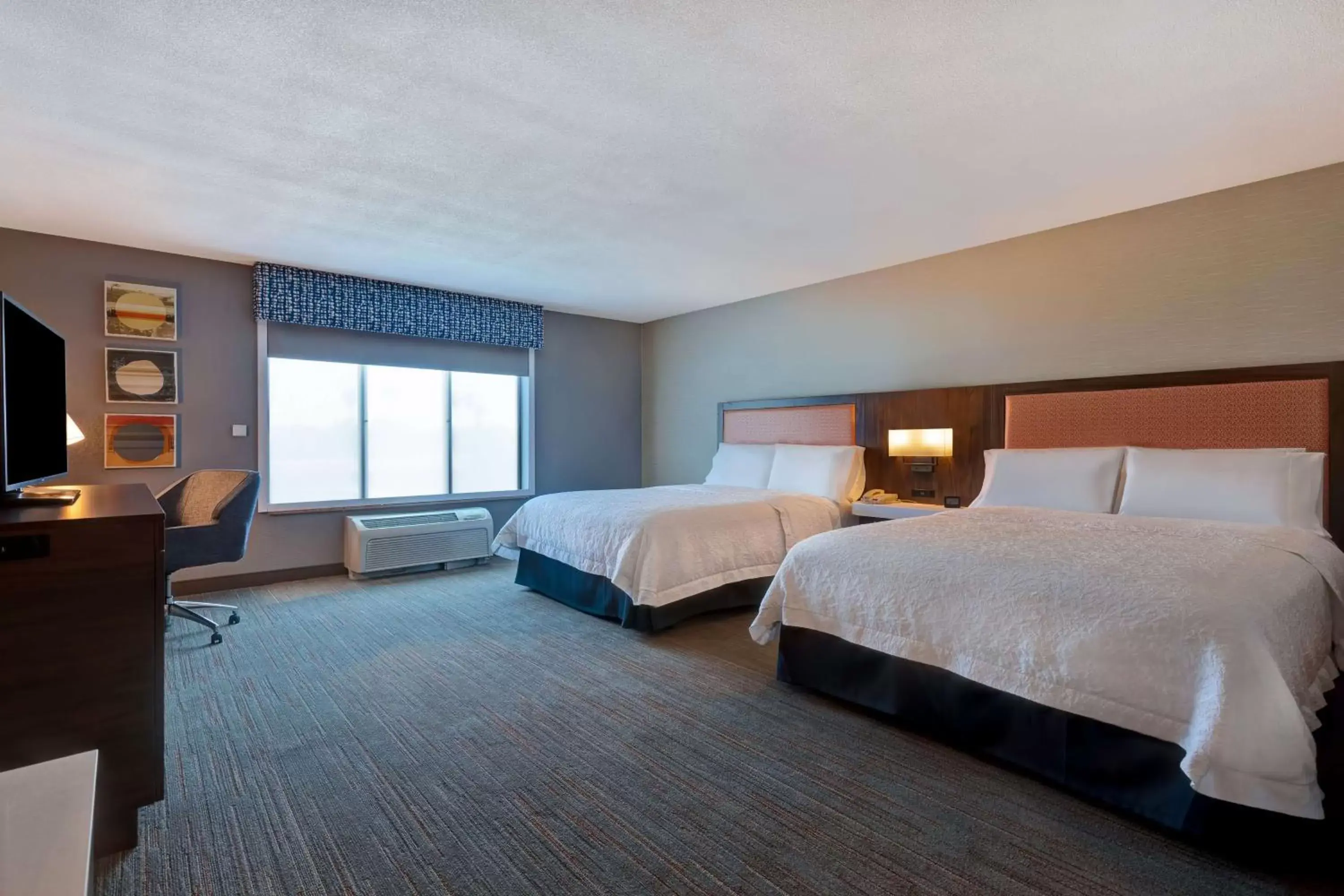 Bed in Hampton Inn & Suites Rohnert Park - Sonoma County