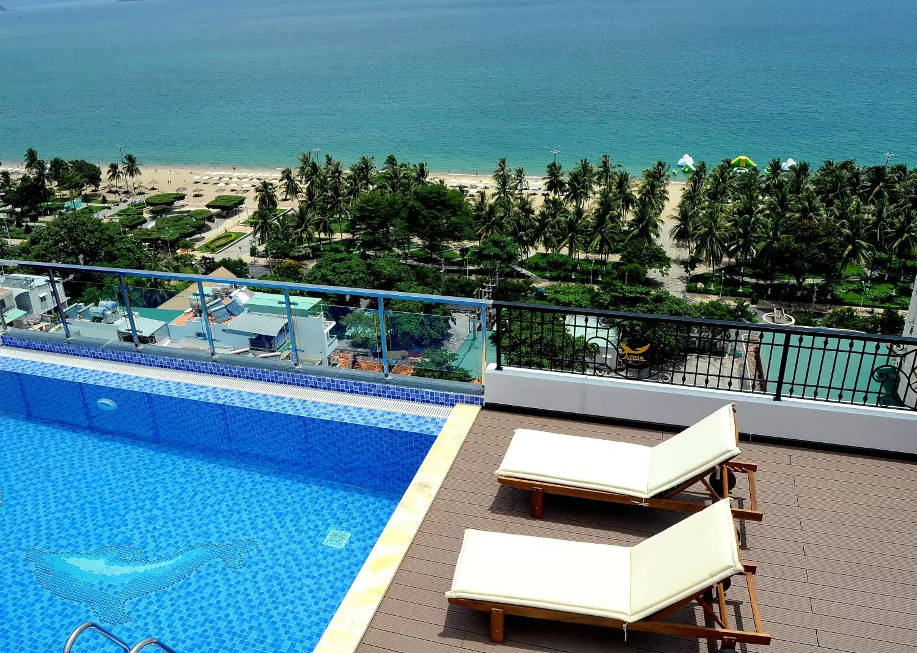 Beach, Pool View in Apus Hotel