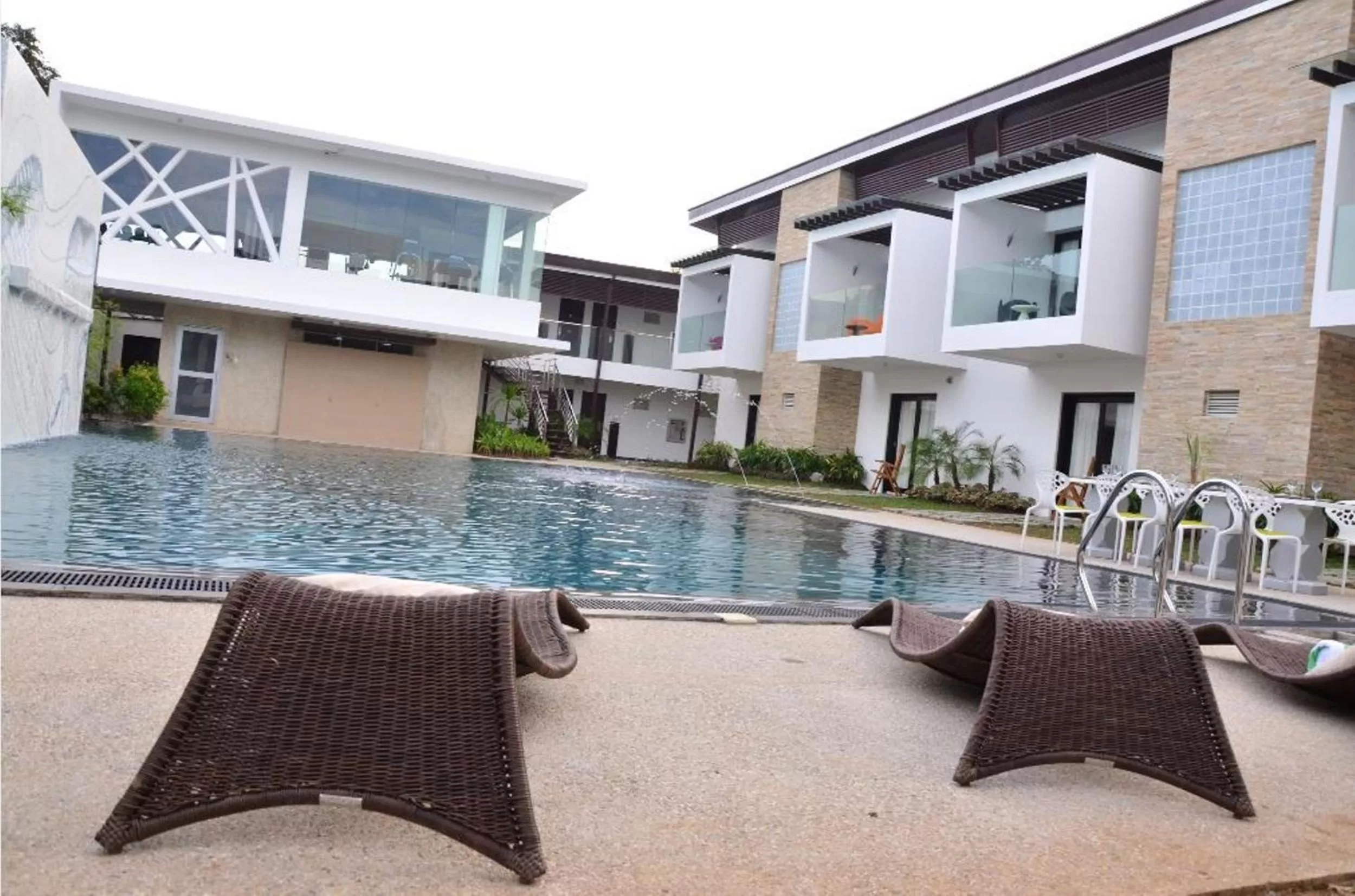 Facade/entrance, Swimming Pool in One Manalo Place