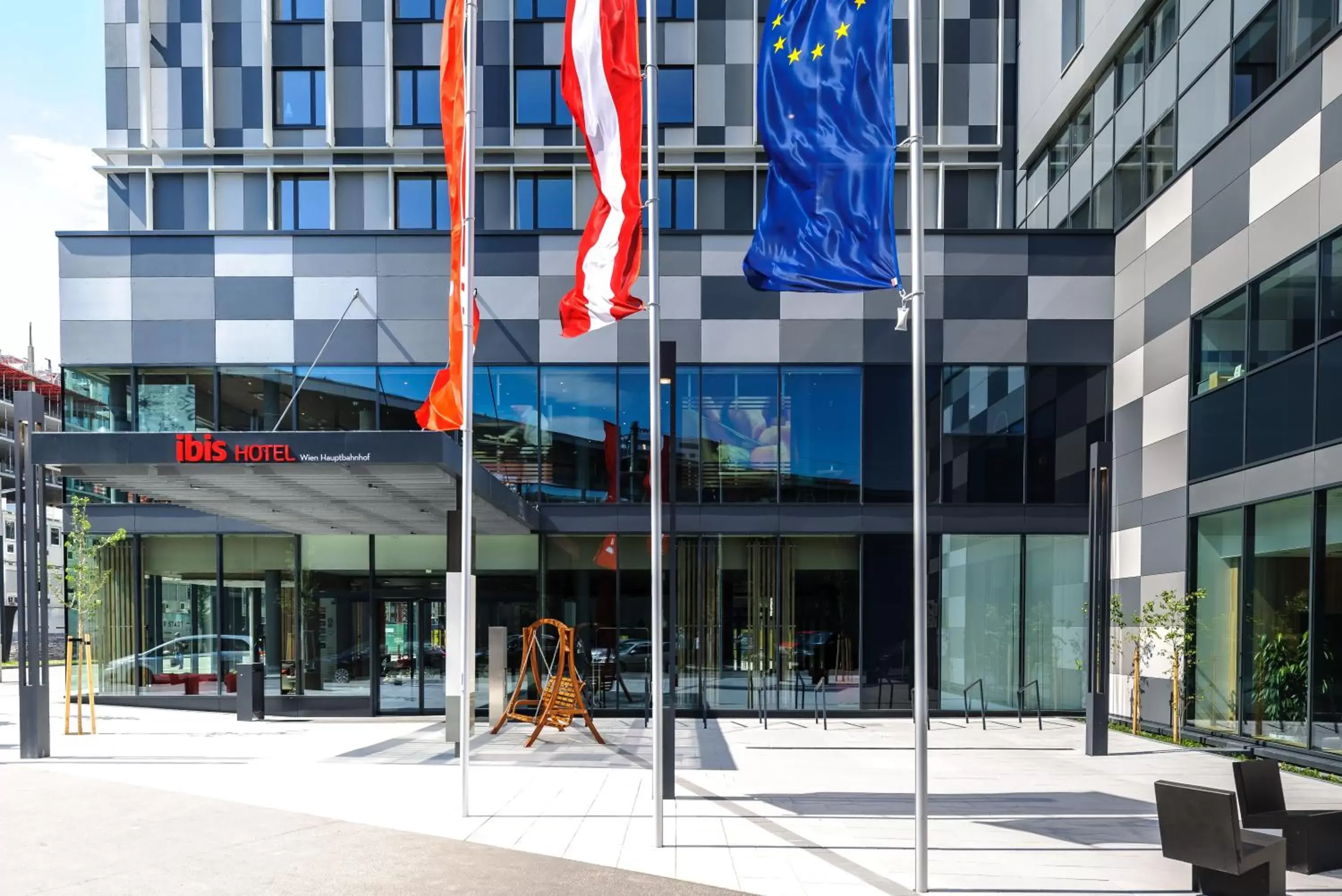 Facade/entrance in ibis Wien Hauptbahnhof