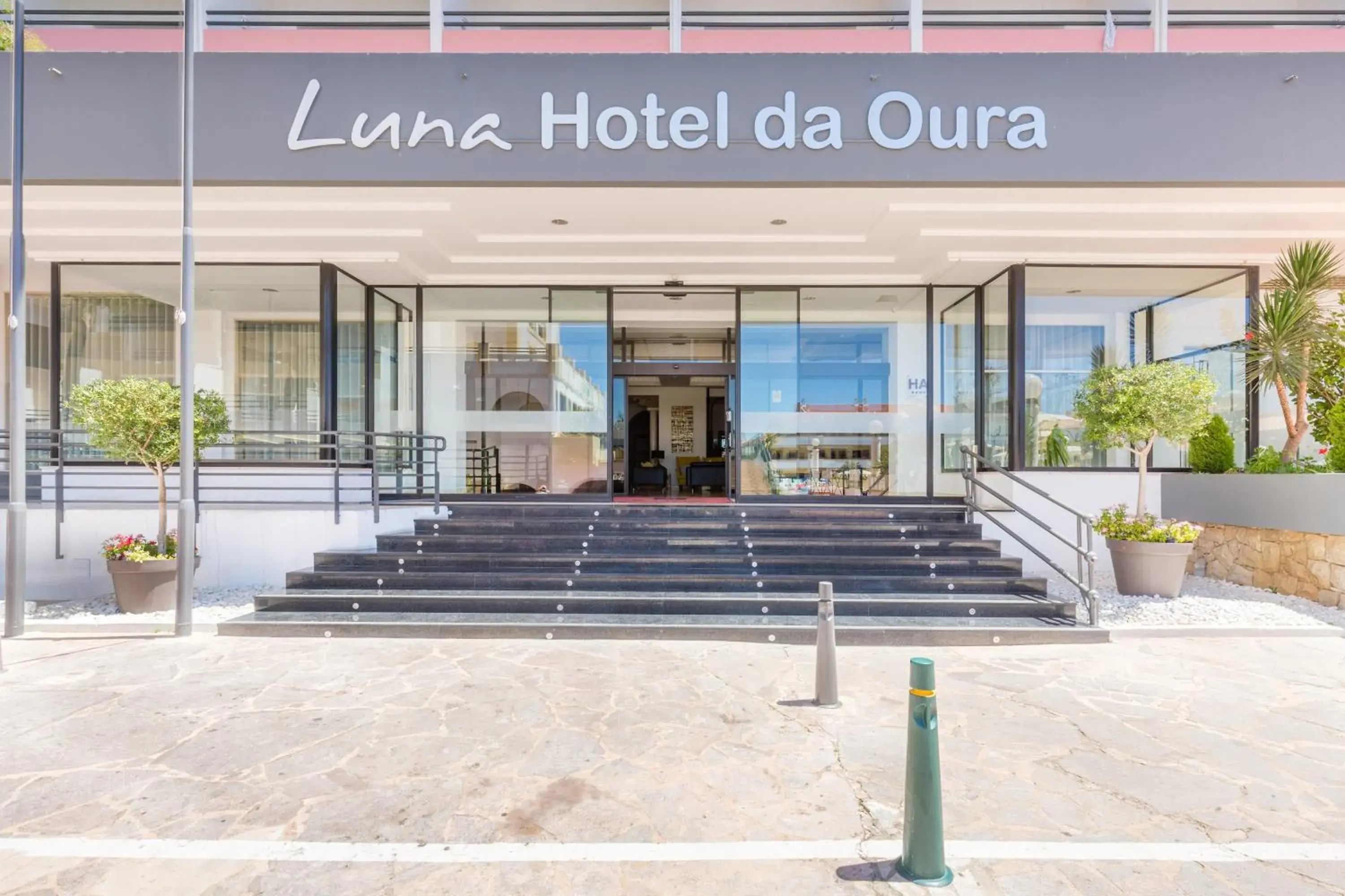 Facade/entrance in Luna Hotel da Oura