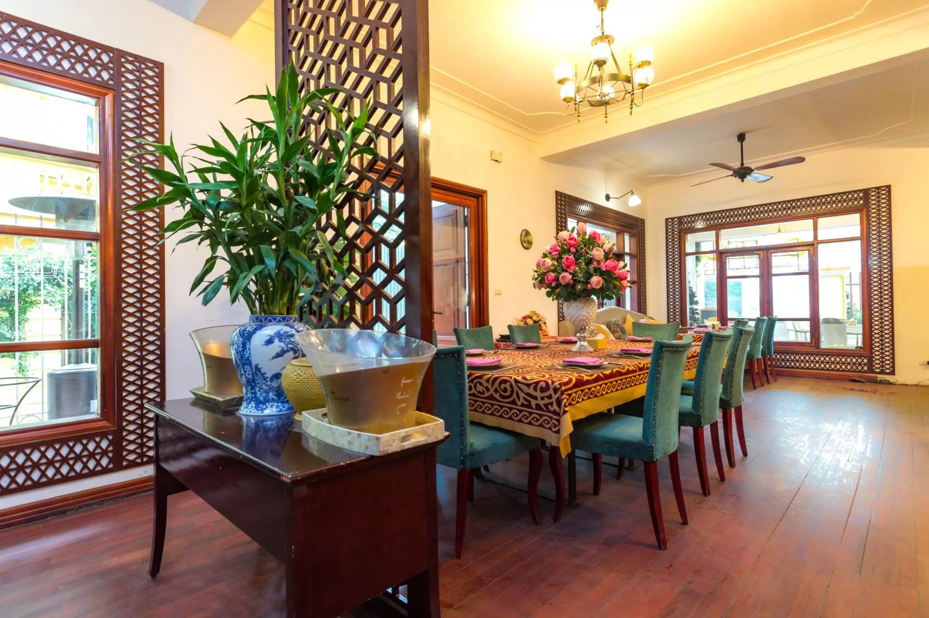 Restaurant/places to eat in Aisha HOTELS and APARTMENTS