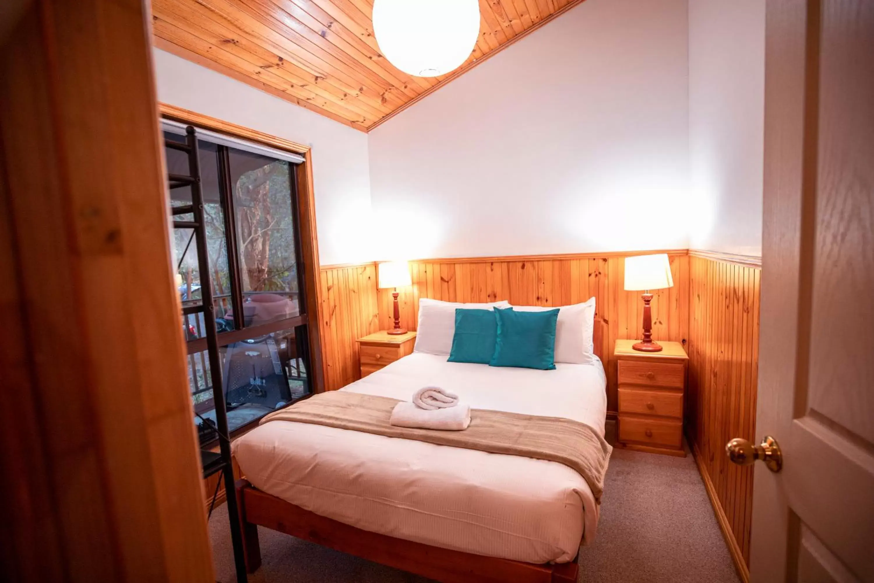 Bedroom, Bed in Wanderers Retreat