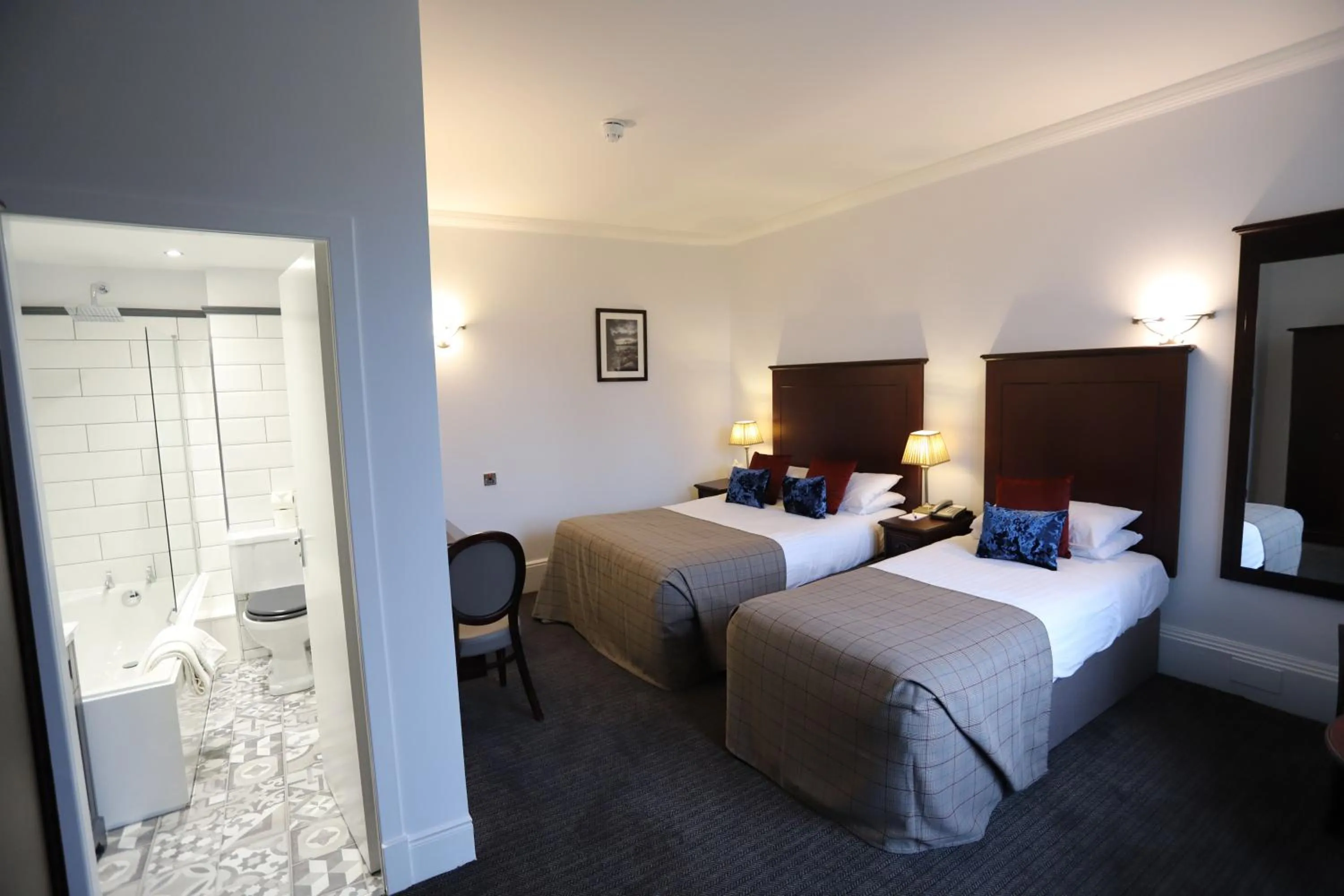 Photo of the whole room in Ben Wyvis Hotel