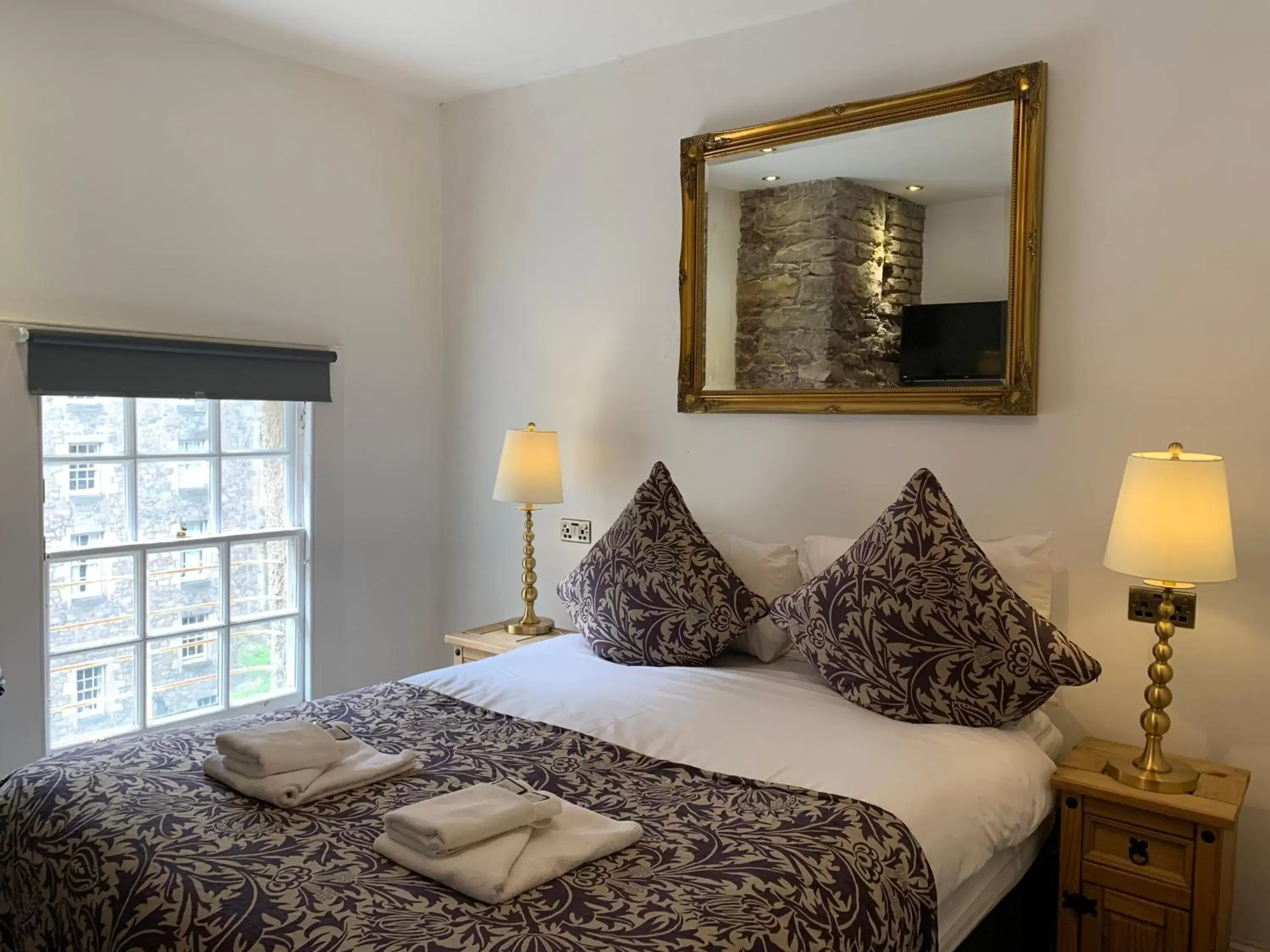 Bedroom, Bed in Royal Mile Balconies by the Castle