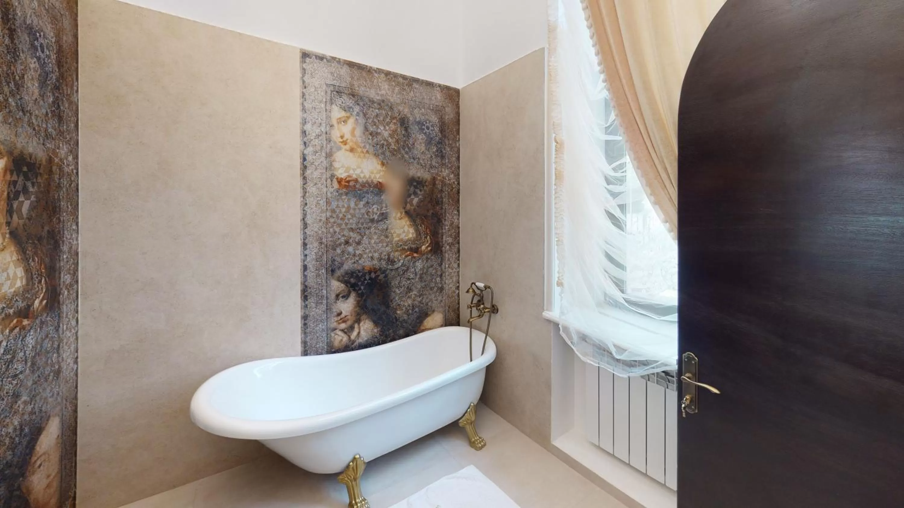 Toilet in Conacul Coroanei Luxury Boutique Hotel