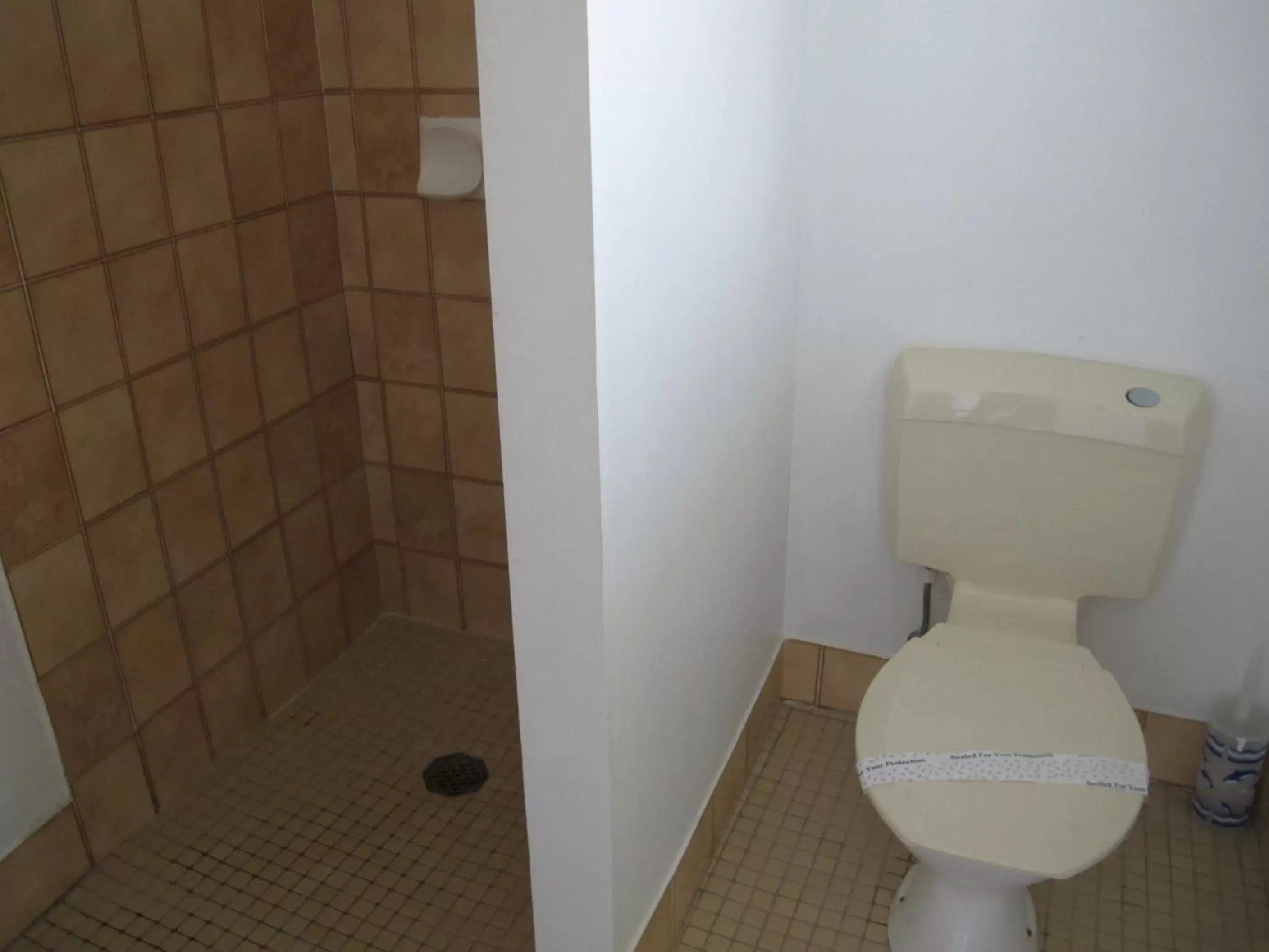 Toilet, Bathroom in Merimbula Gardens Motel