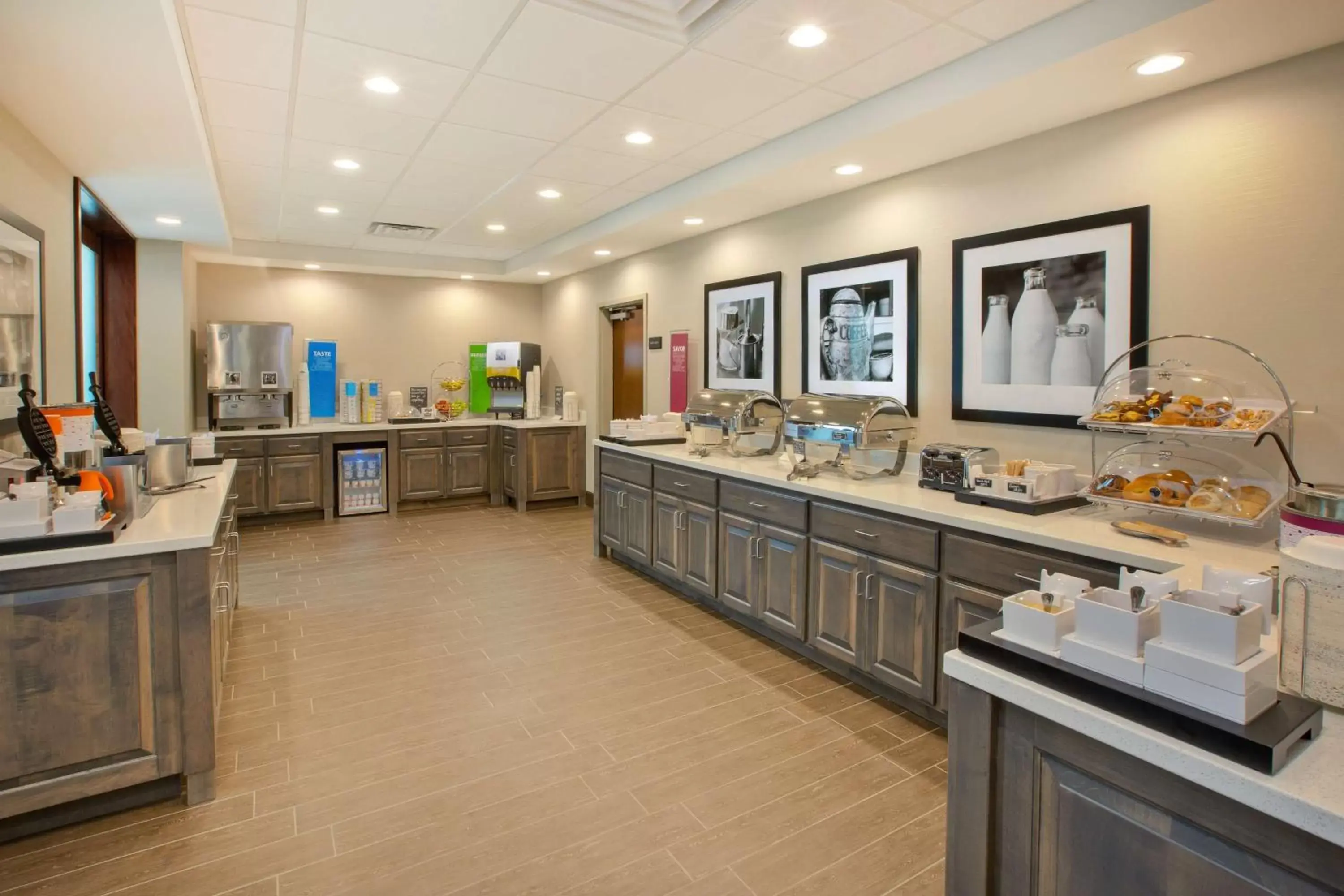 Breakfast, Restaurant/Places to Eat in Hampton Inn & Suites By Hilton, Southwest Sioux Falls