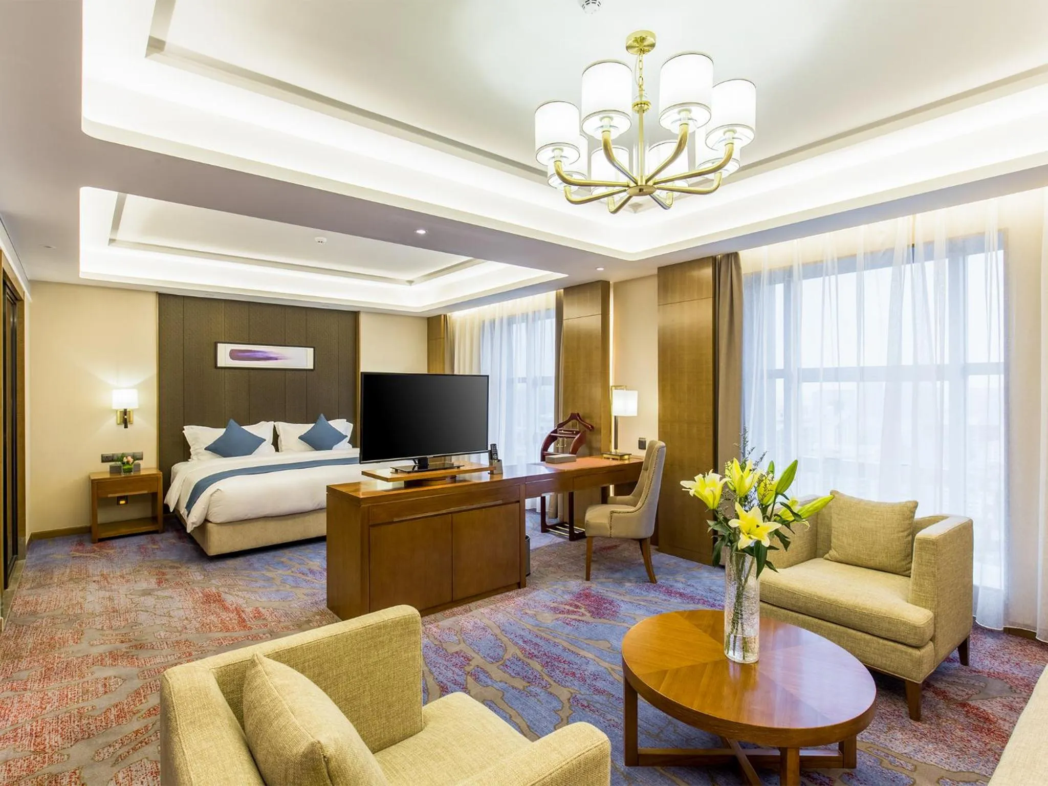 Photo of the whole room, Bed in Wan Yue Grand Skylight Hotel