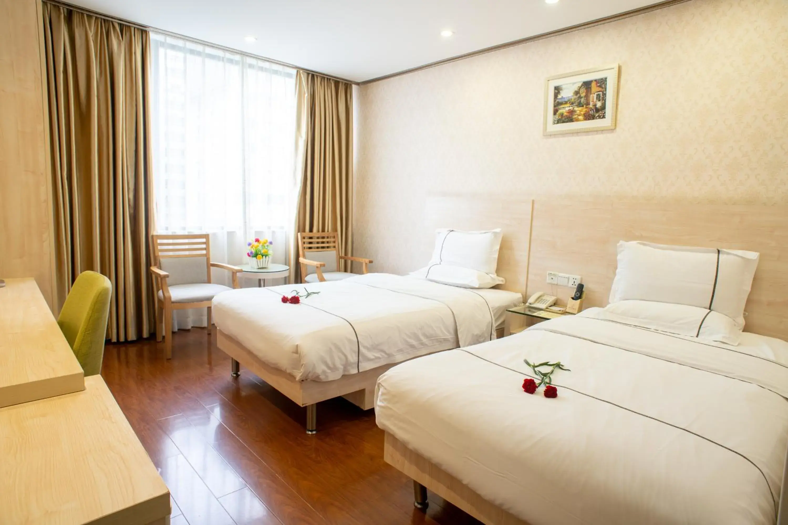 Photo of the whole room, Bed in Xinyuexin Hotel