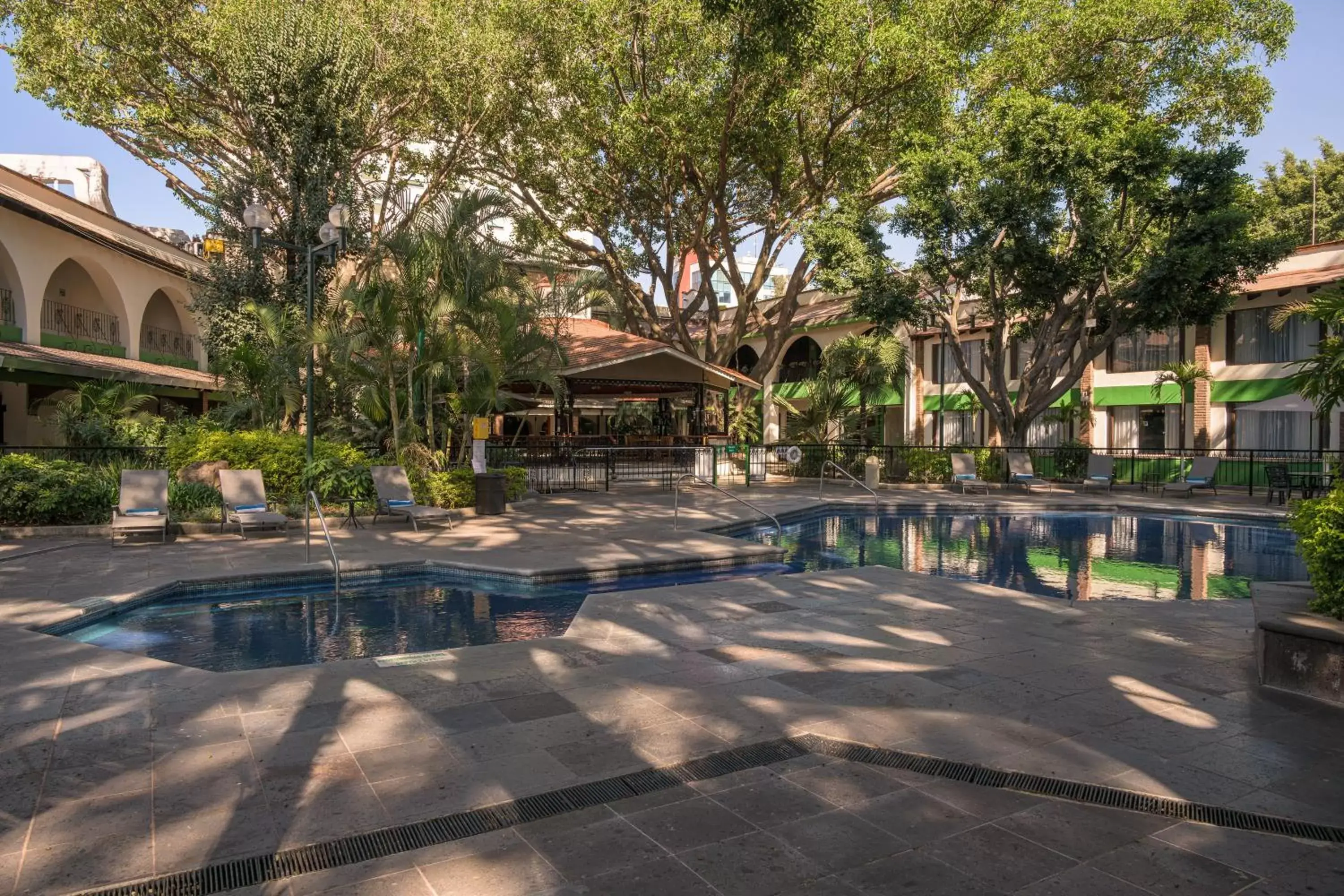 Swimming Pool in Holiday Inn Guadalajara Expo Plaza del Sol, an IHG Hotel