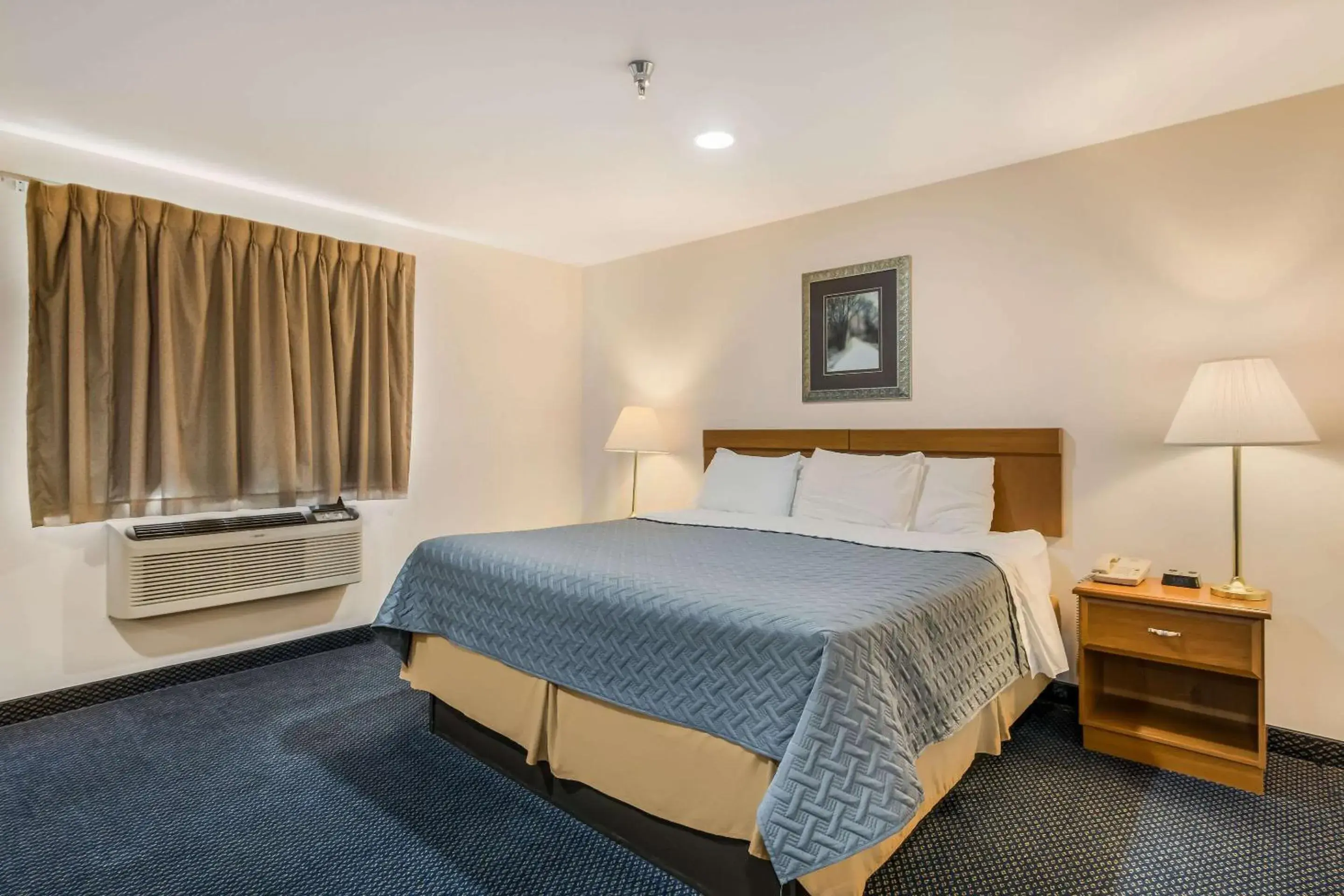 King Suite - Accessible/Non Smoking in Econo Lodge King Suite - Accessible/Non Smoking in Econo Lodge