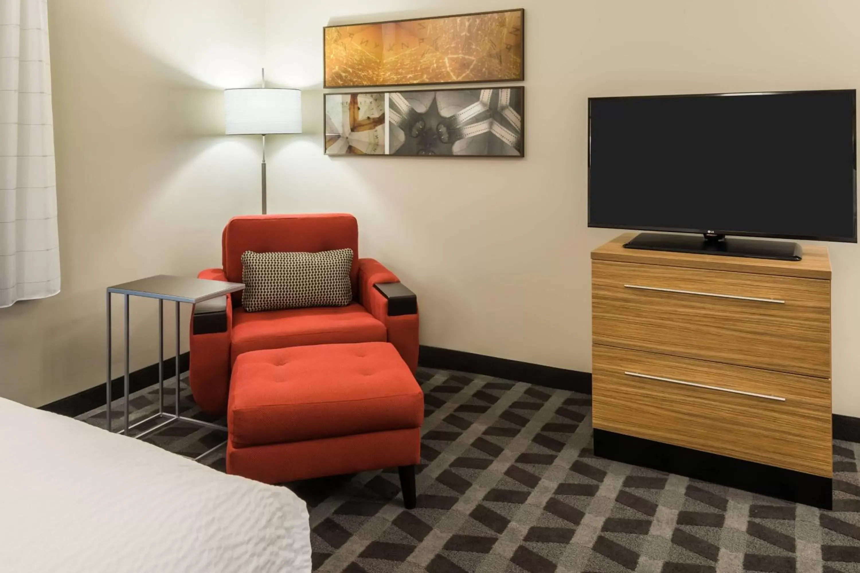 Photo of the whole room, TV/Entertainment Center in TownePlace Suites by Marriott Latham Albany Airport