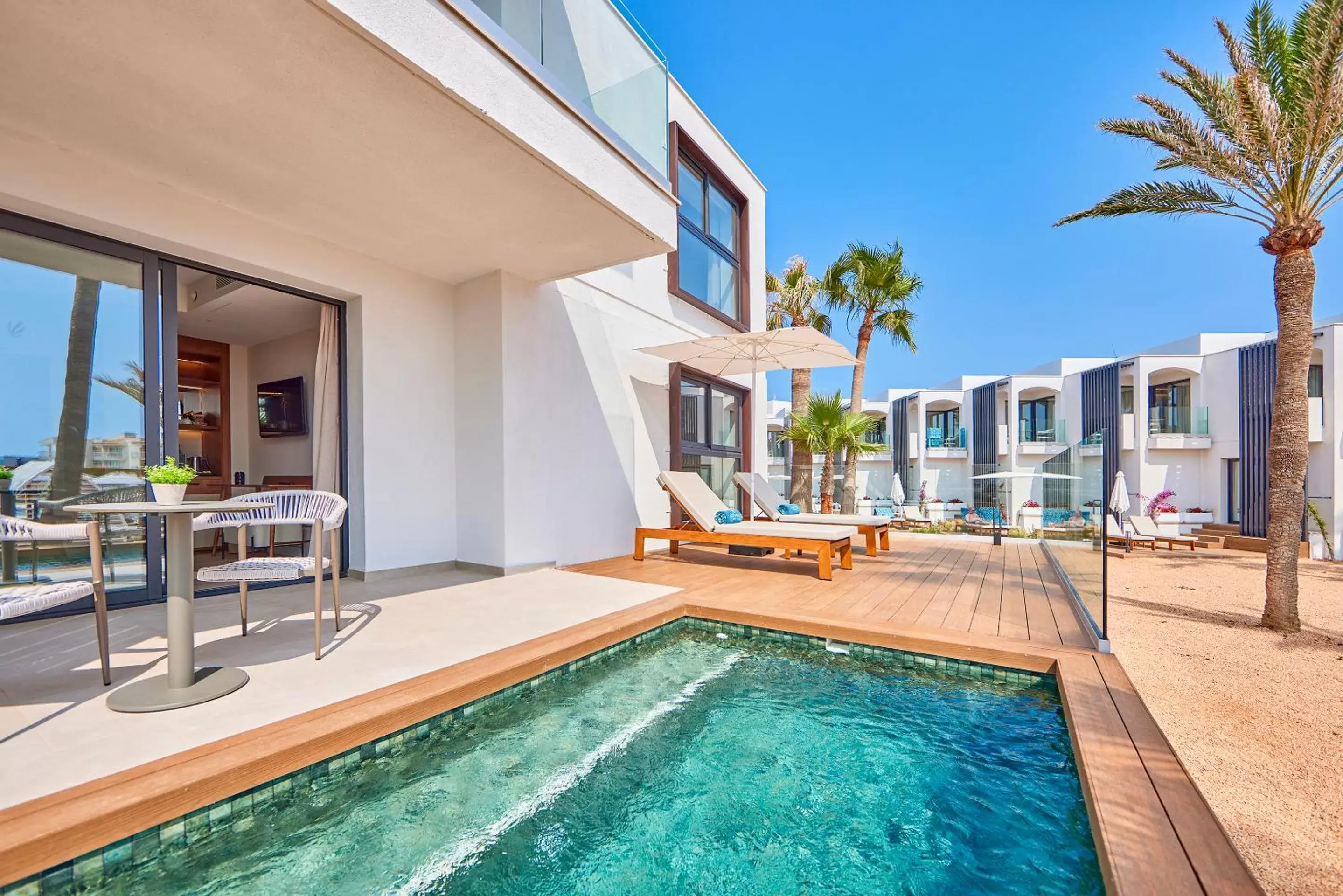 Swimming pool in Universal Grand León & Spa Swimming pool in Universal Grand León & Spa