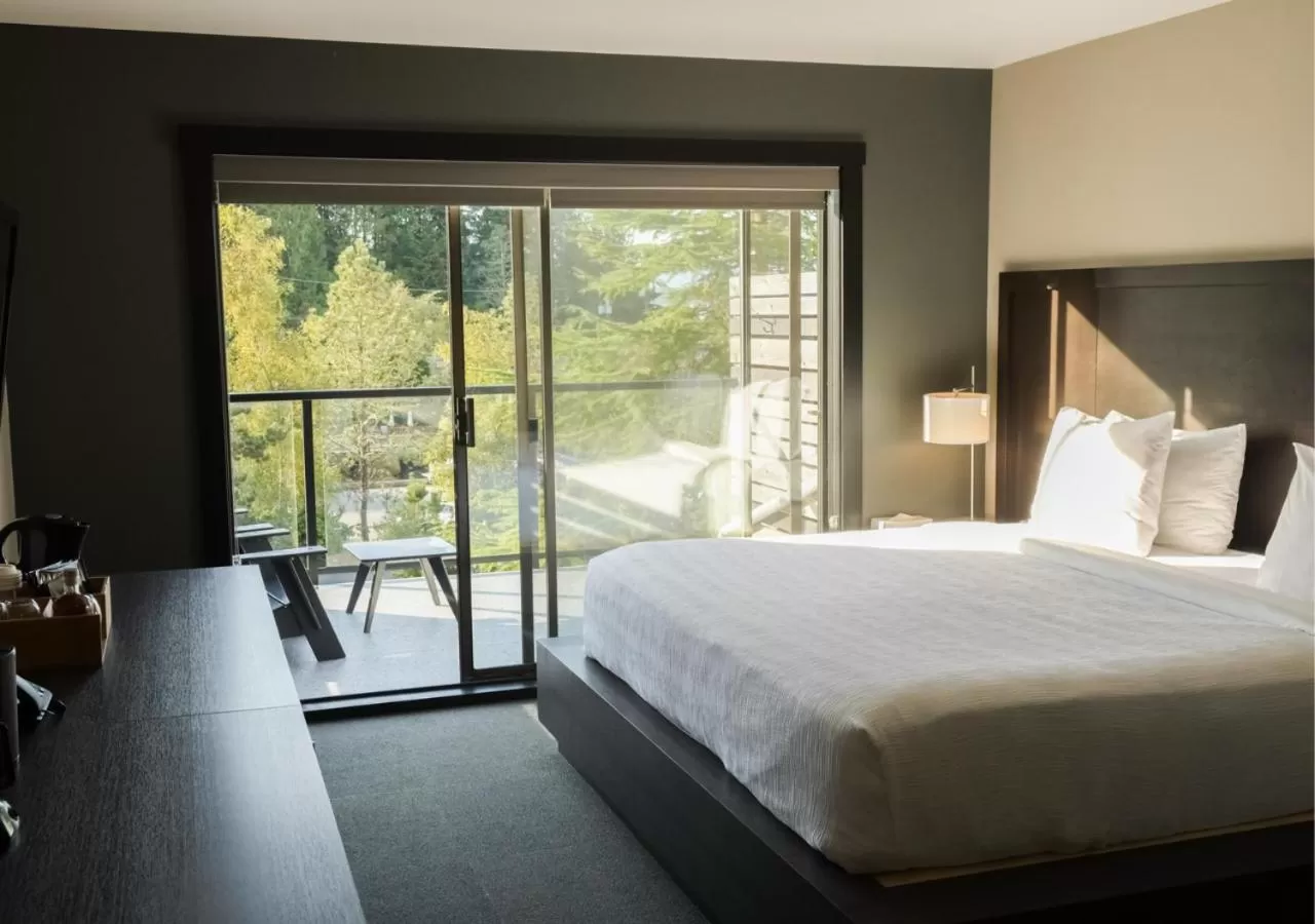 Balcony/Terrace, Bed in Tofino Resort + Marina