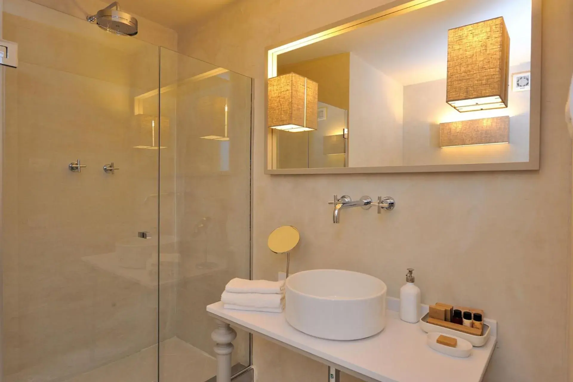 Shower, Bathroom in Villa Sassolini Country Boutique Hotel