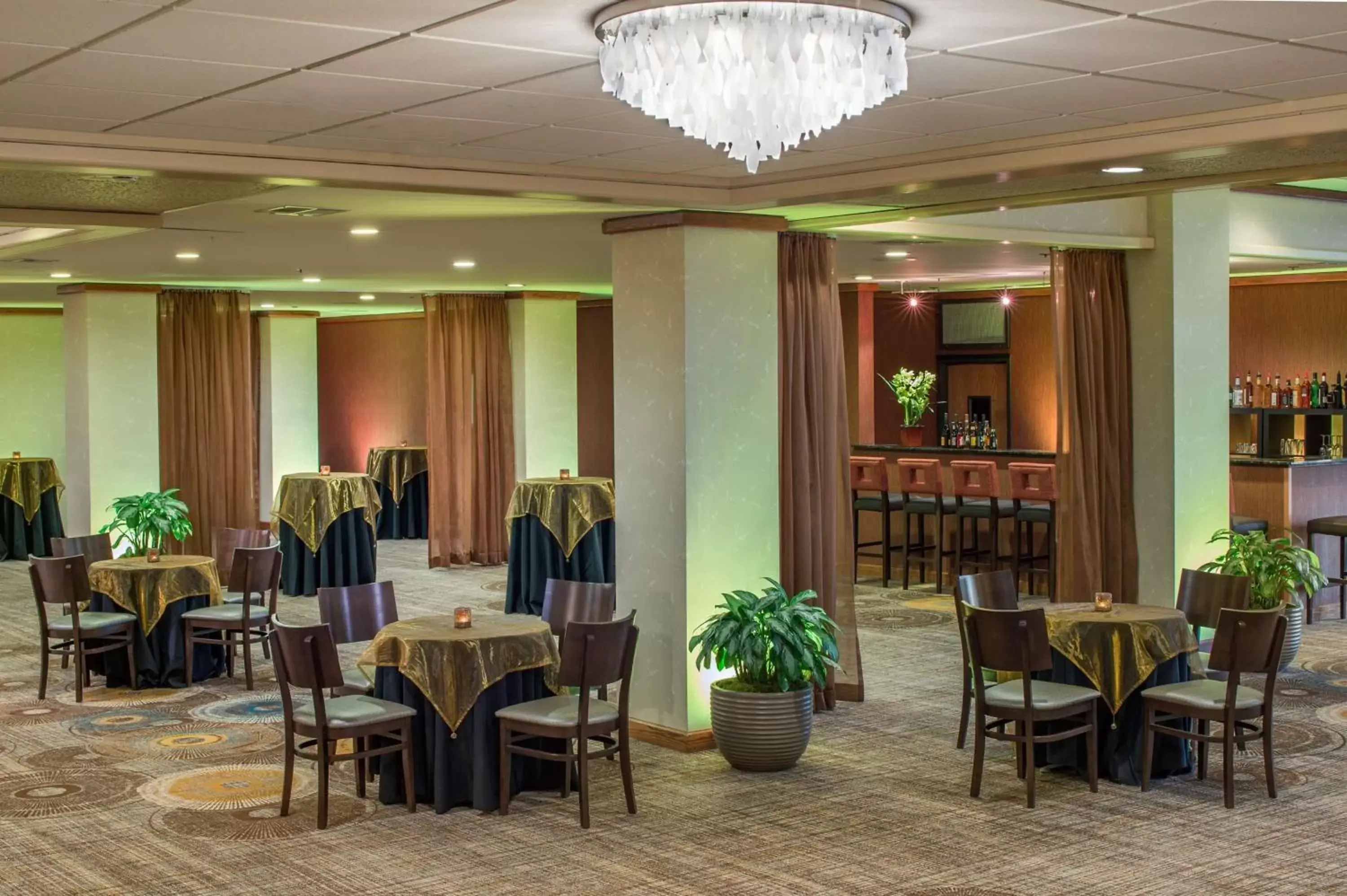 Meeting/conference room, Restaurant/Places to Eat in DoubleTree by Hilton Portland