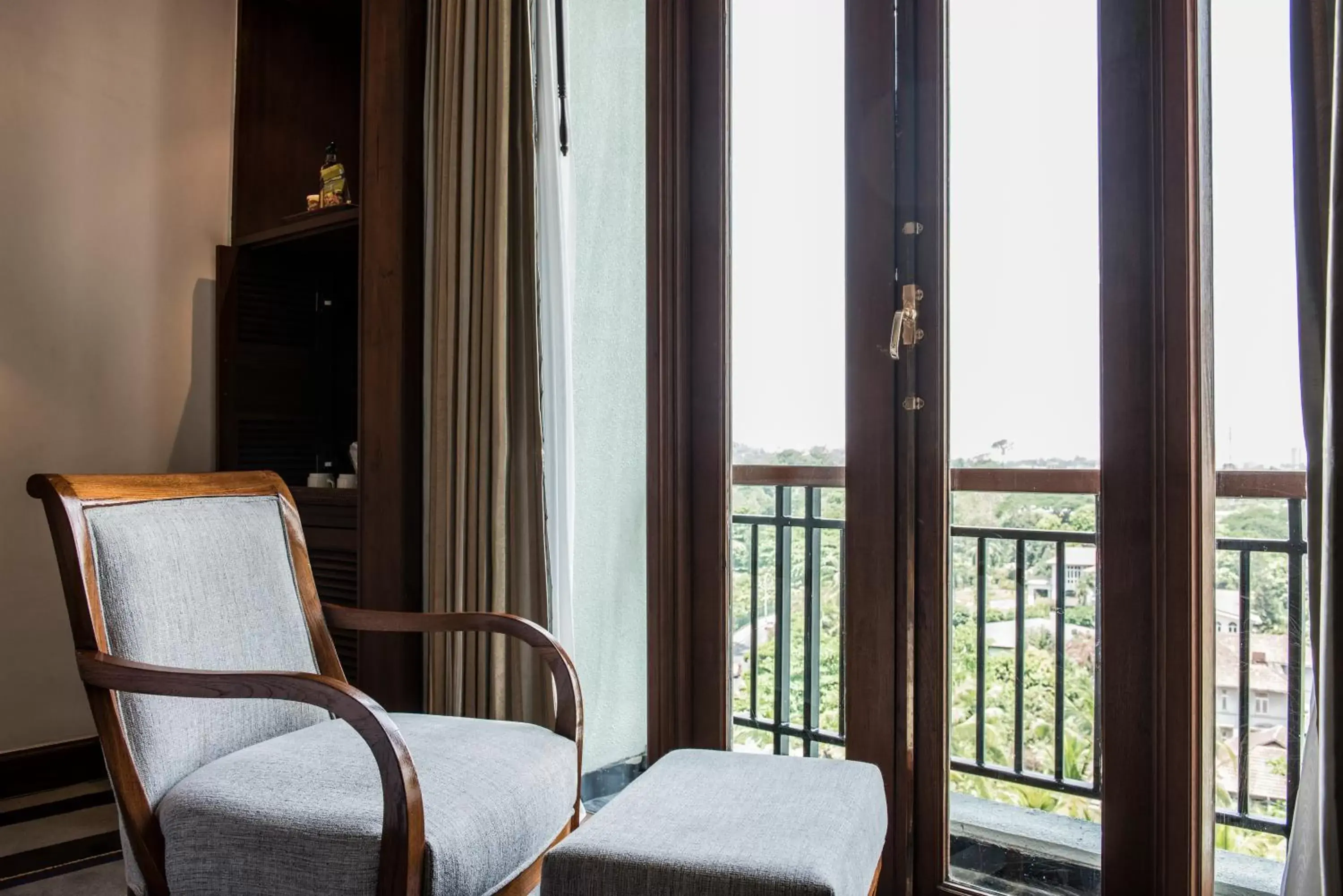 Balcony/Terrace, Seating Area in Chatrium Hotel Royal Lake Yangon