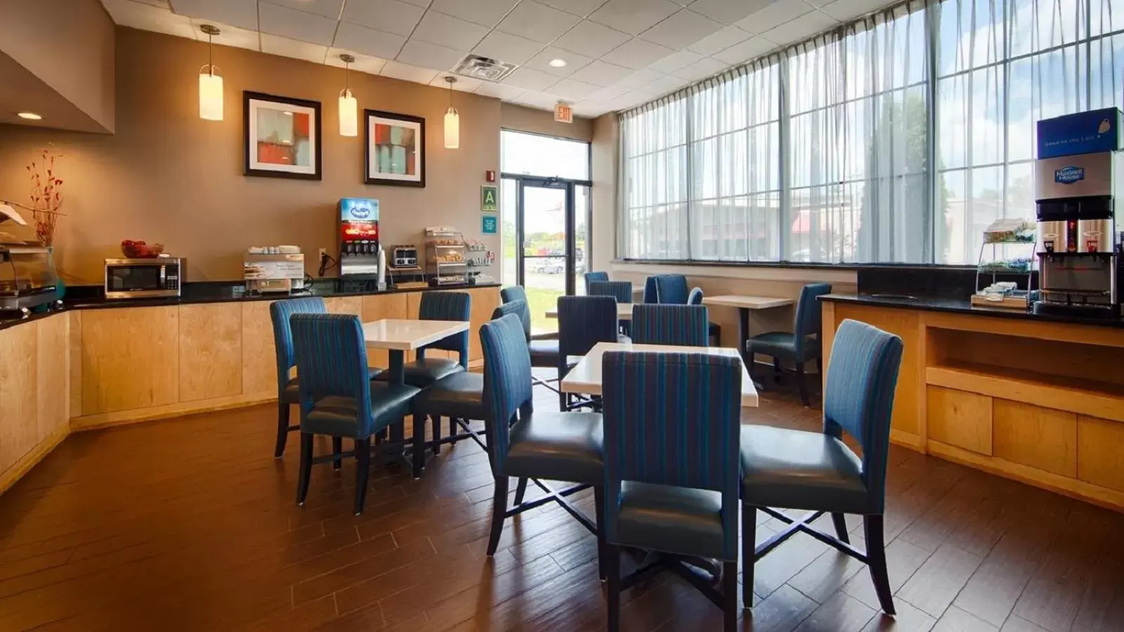 Restaurant/Places to Eat in Best Western Hartford Hotel and Suites