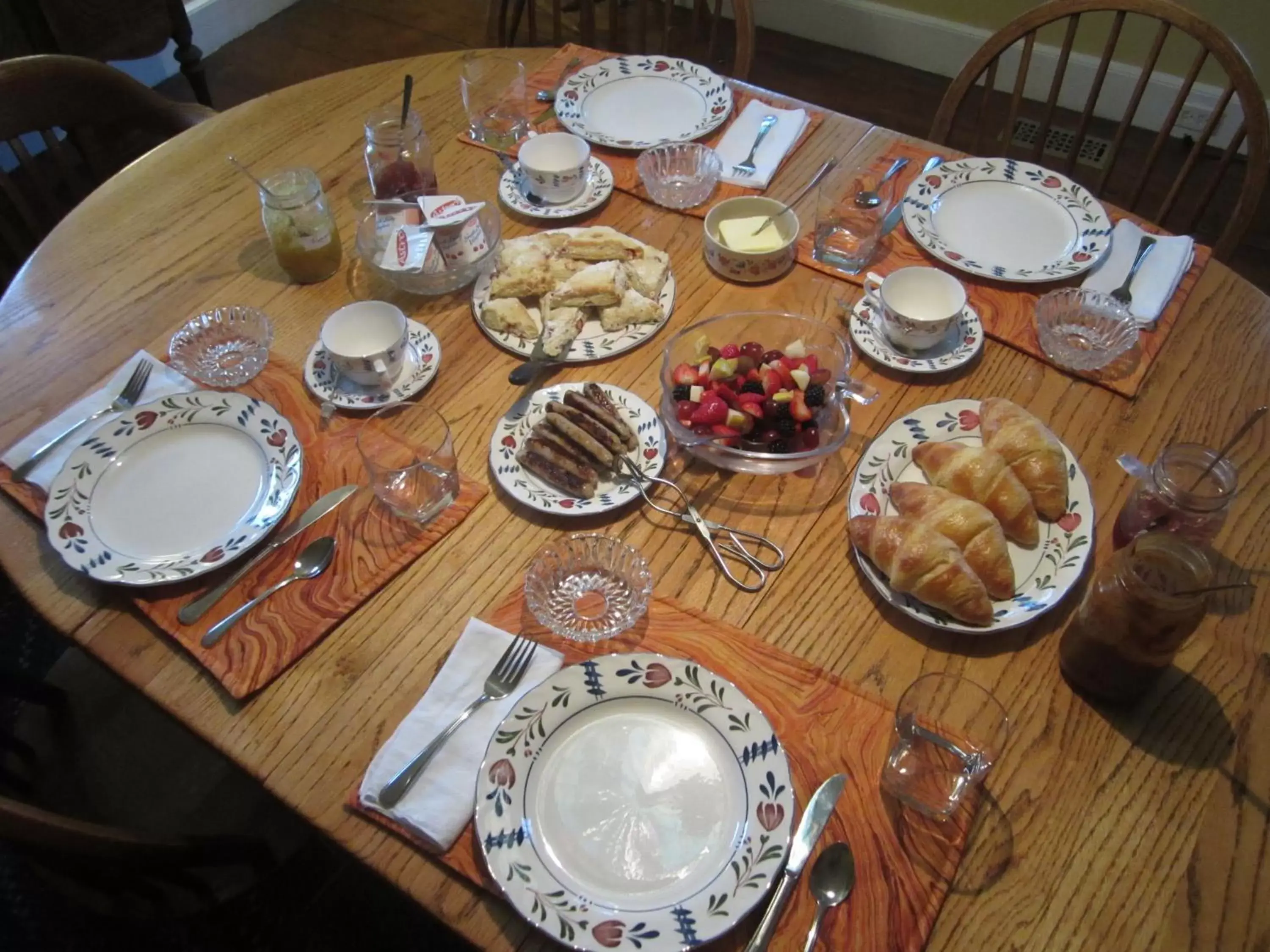 Breakfast, Restaurant/Places to Eat in Grand Oak Manor Bed and Breakfast
